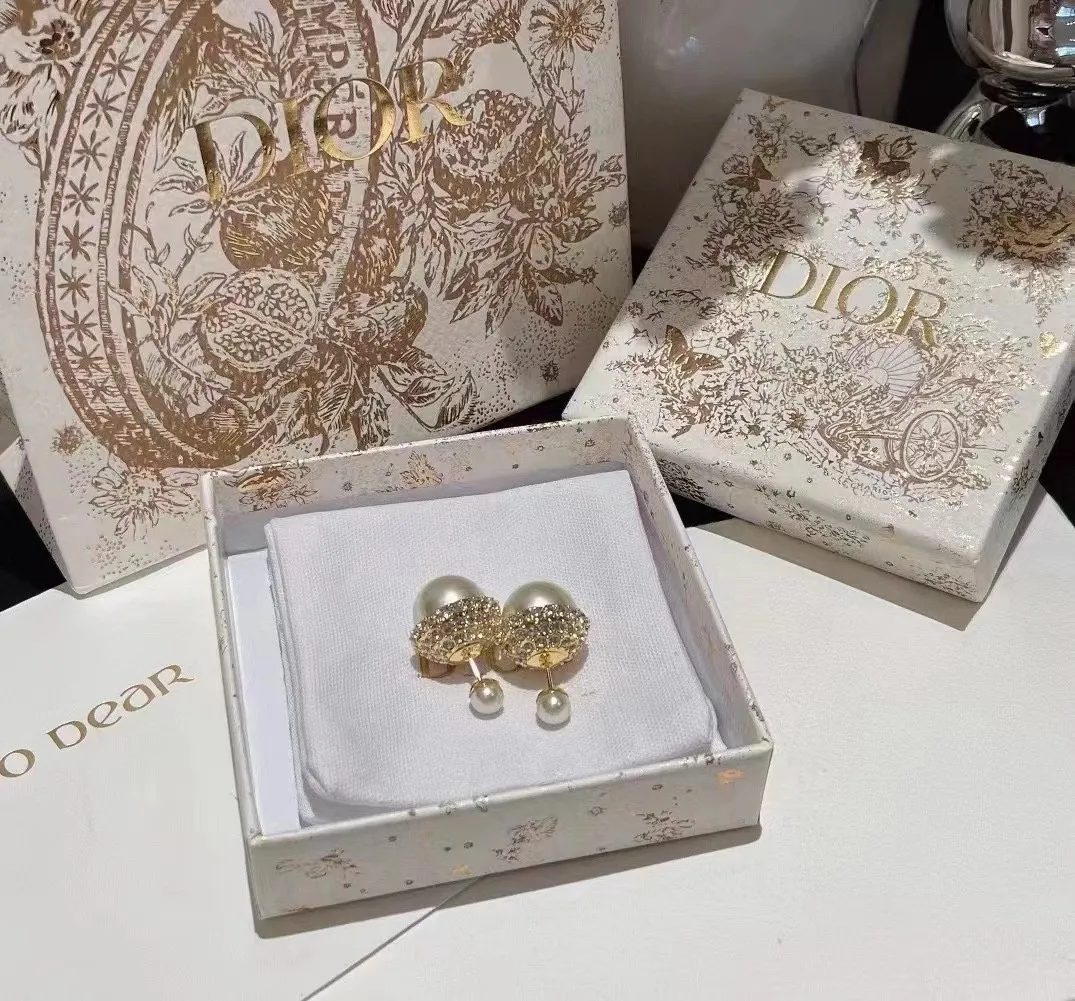【DIOR】 ディオール  ファッションスタイルのイヤリング