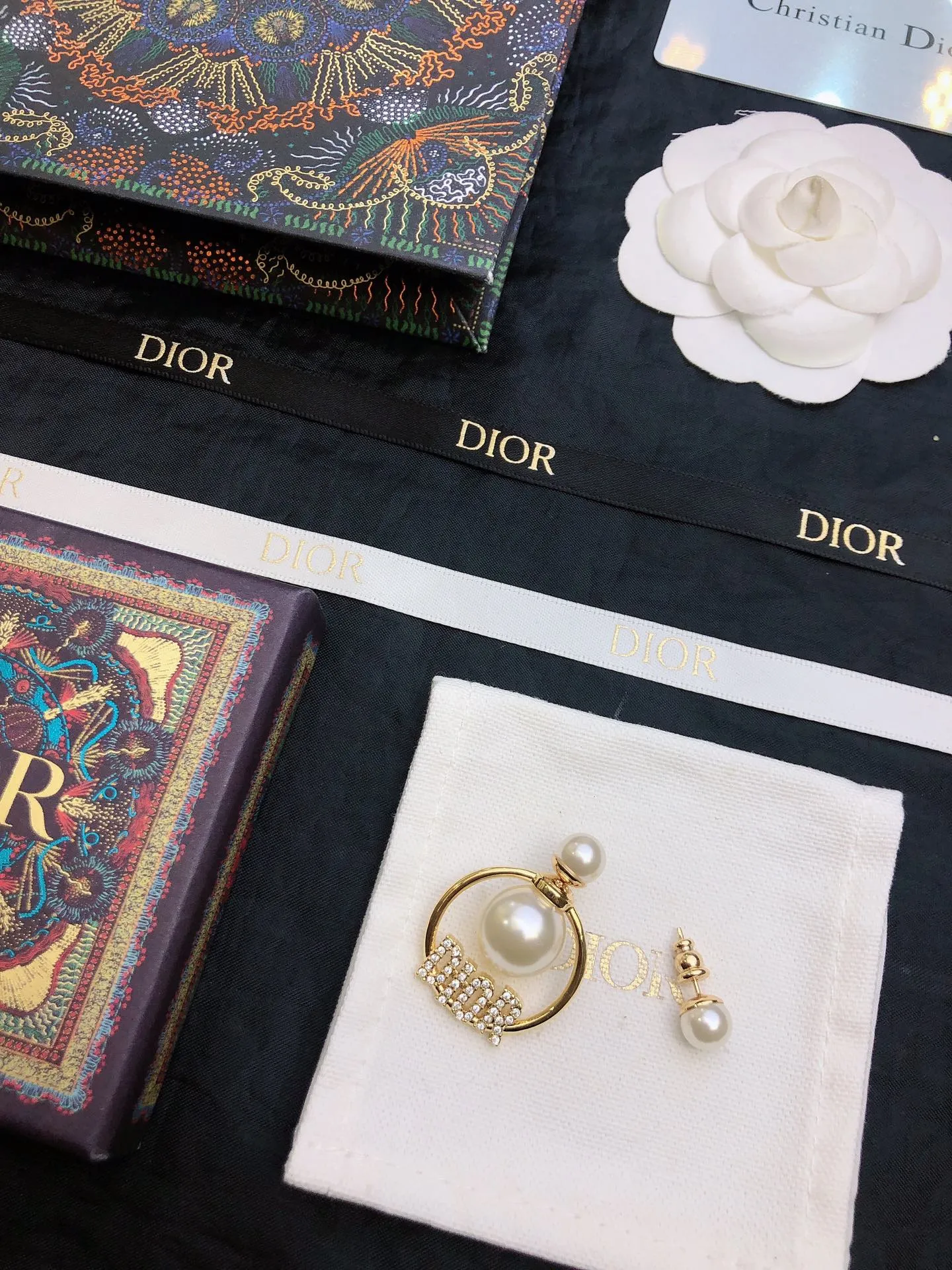 【DIOR】 ディオール  ファッションスタイルのイヤリング