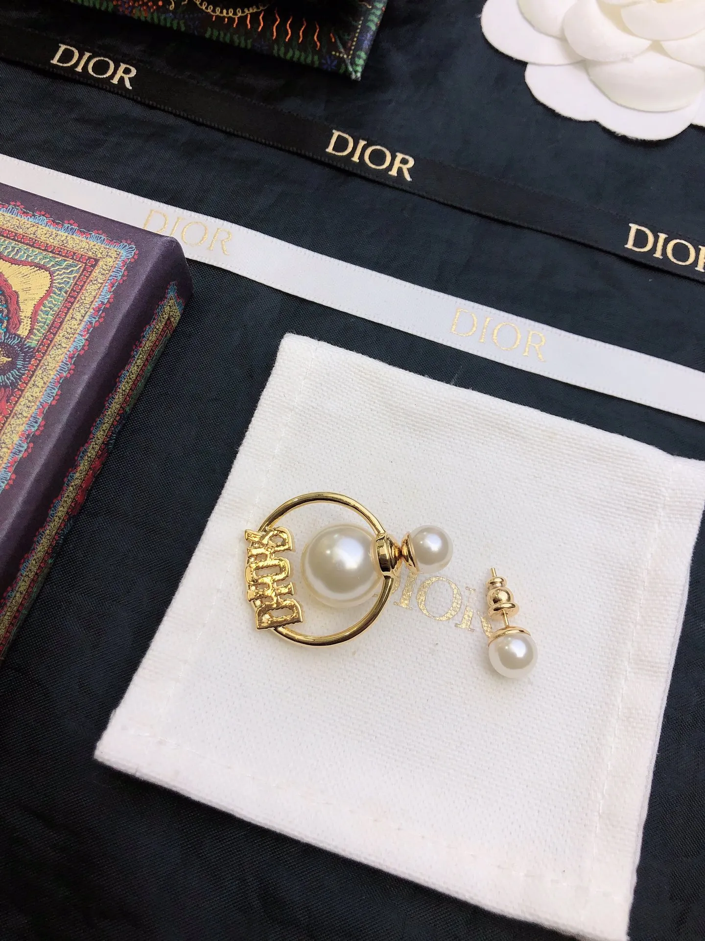 【DIOR】 ディオール  ファッションスタイルのイヤリング