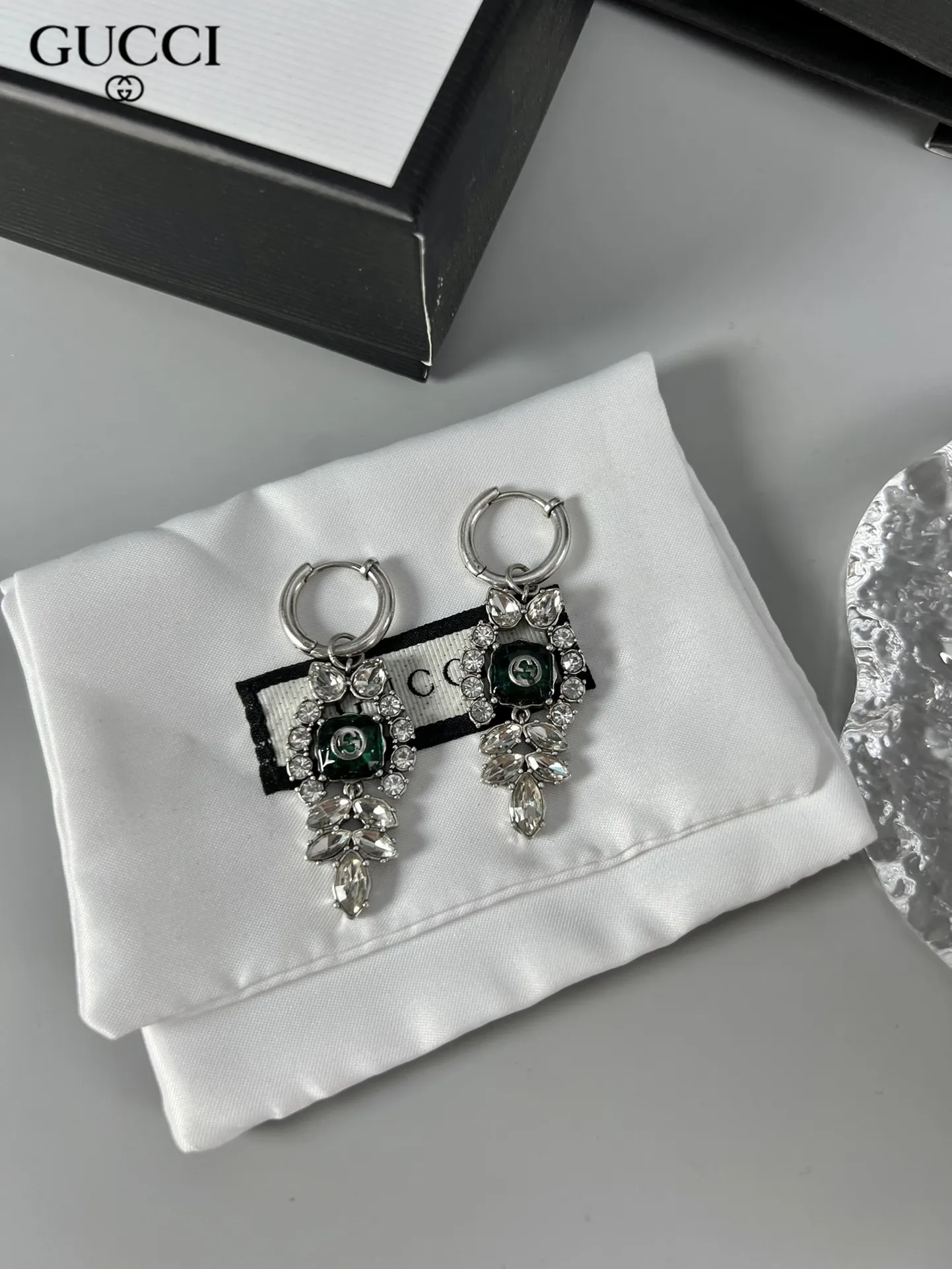 【GUCCI】クッチ レトロなコートスタイルのイヤリング、クラシックでエレガント、デザインセンスがいっぱい、レトロでゴージャス