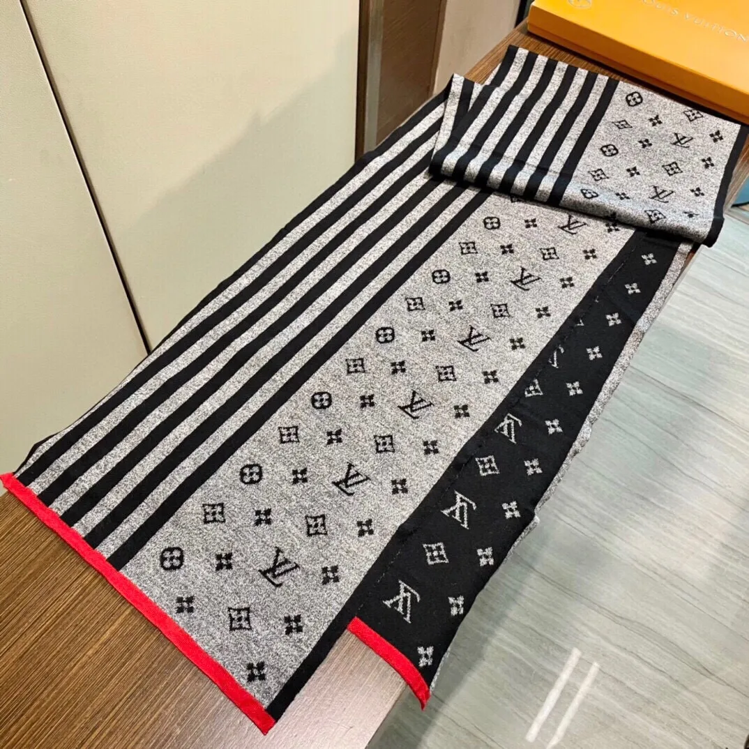 【LOUIS VUITTON   ルイヴィトン】スカーフ 180*32CM   241207