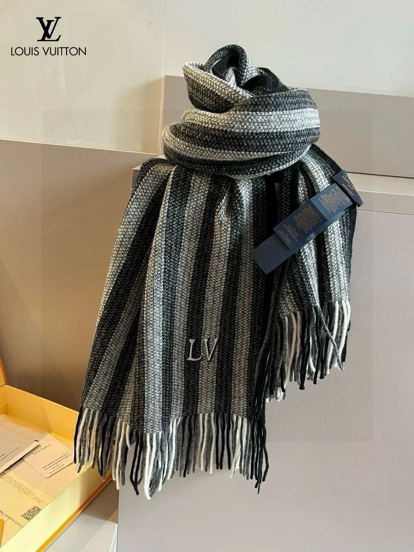 【LOUIS VUITTON   ルイヴィトン】スカーフ 35*180CM   241207