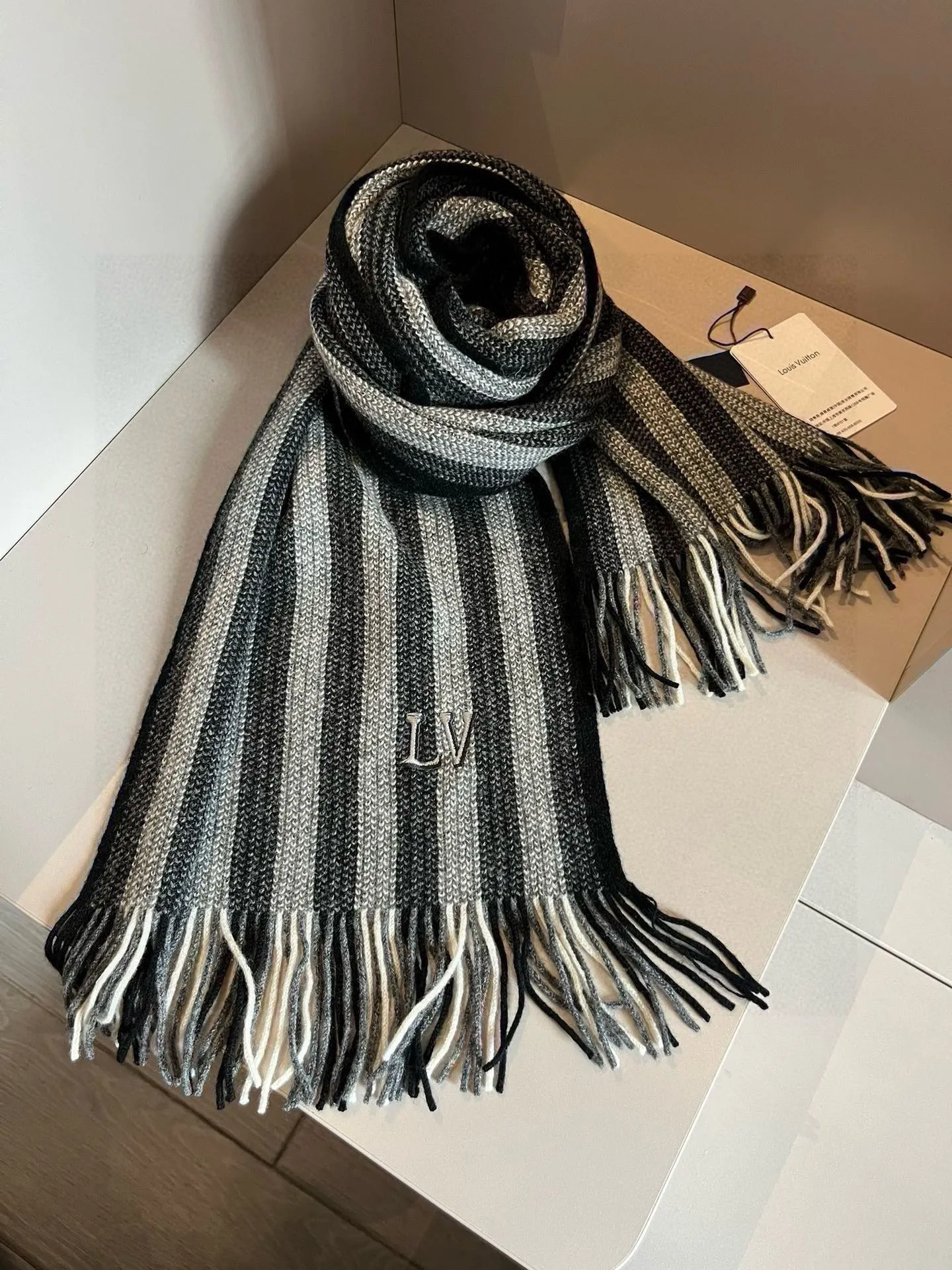 【LOUIS VUITTON   ルイヴィトン】スカーフ 35*180CM   241207