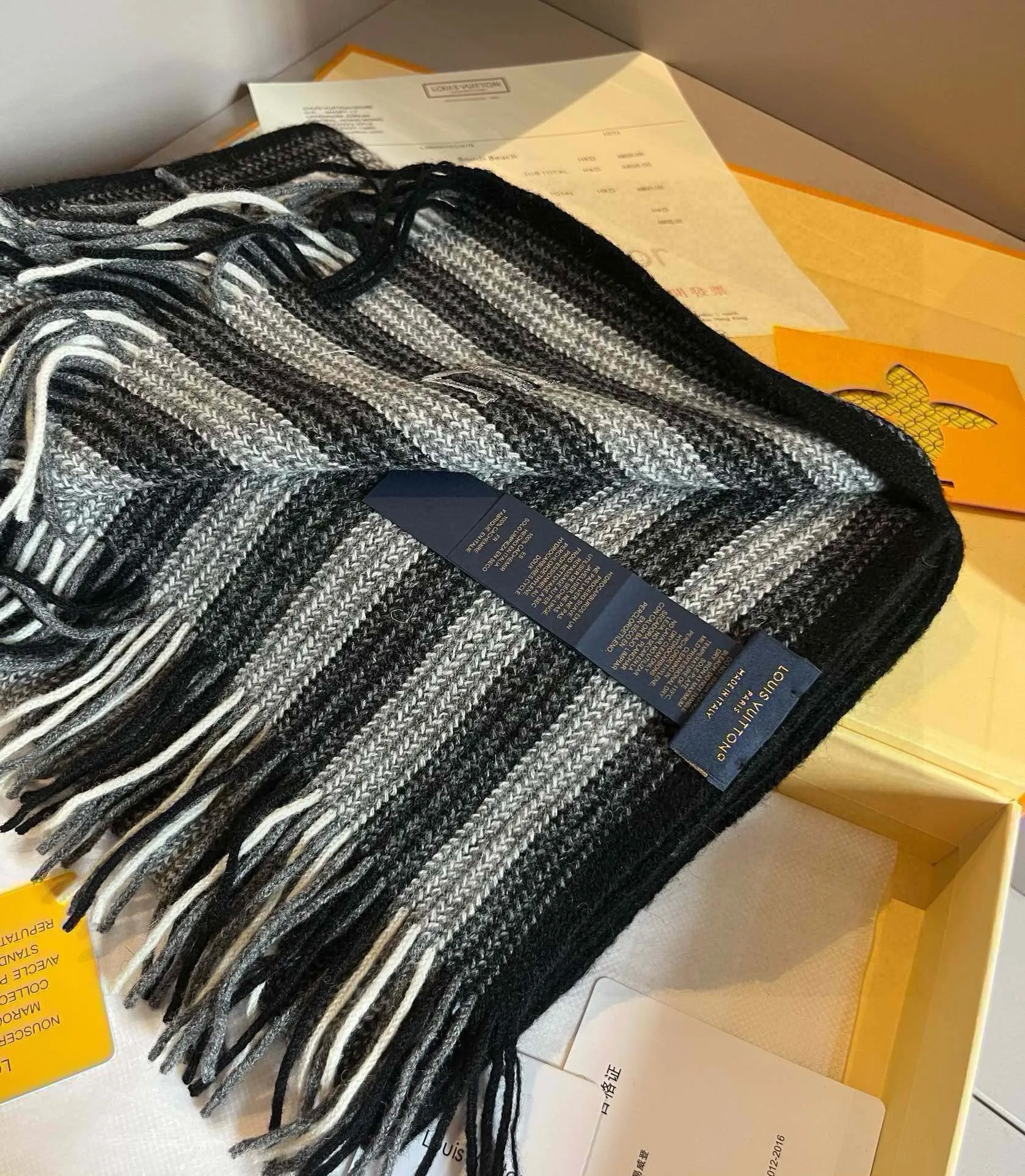 【LOUIS VUITTON   ルイヴィトン】スカーフ 35*180CM   241207