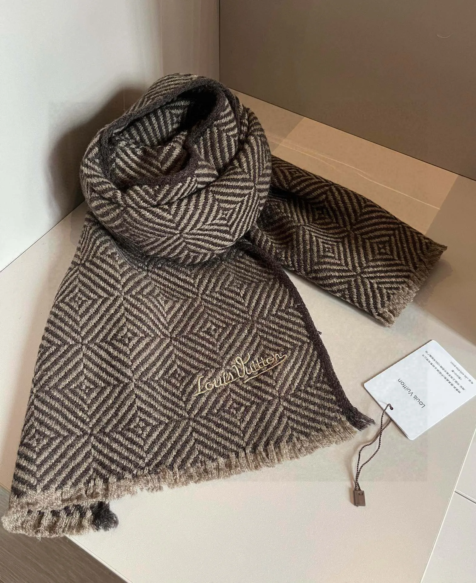 【LOUIS VUITTON   ルイヴィトン】スカーフ 30*180CM   241207