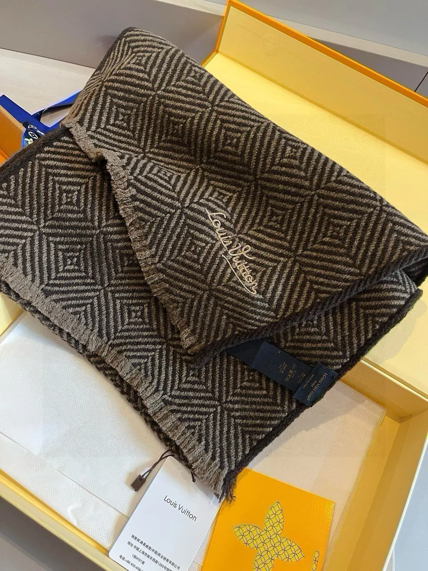【LOUIS VUITTON   ルイヴィトン】スカーフ 30*180CM   241207