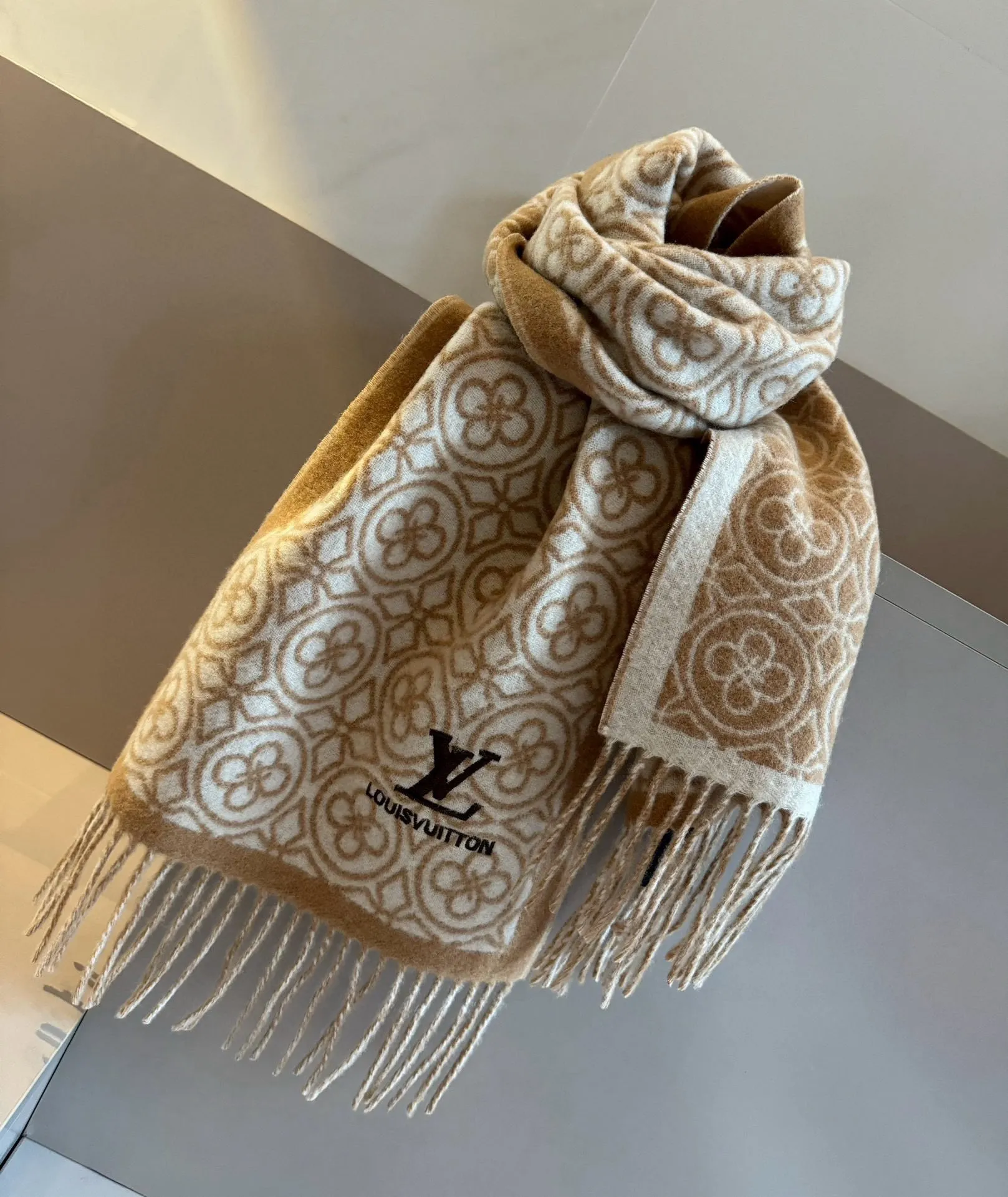 【LOUIS VUITTON   ルイヴィトン】スカーフ 30*180CM   241207