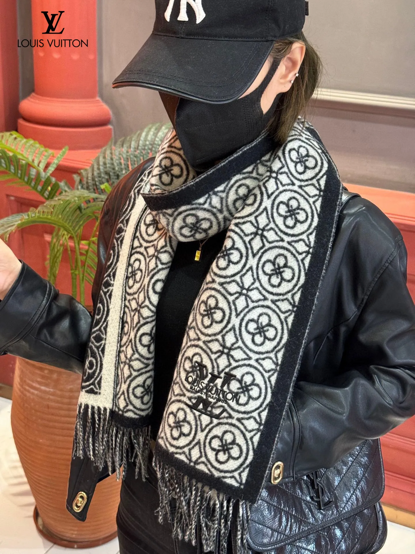 【LV LOUIS VUITTON ルイ·ヴィトン】 スカーフ 30*180cm  241107