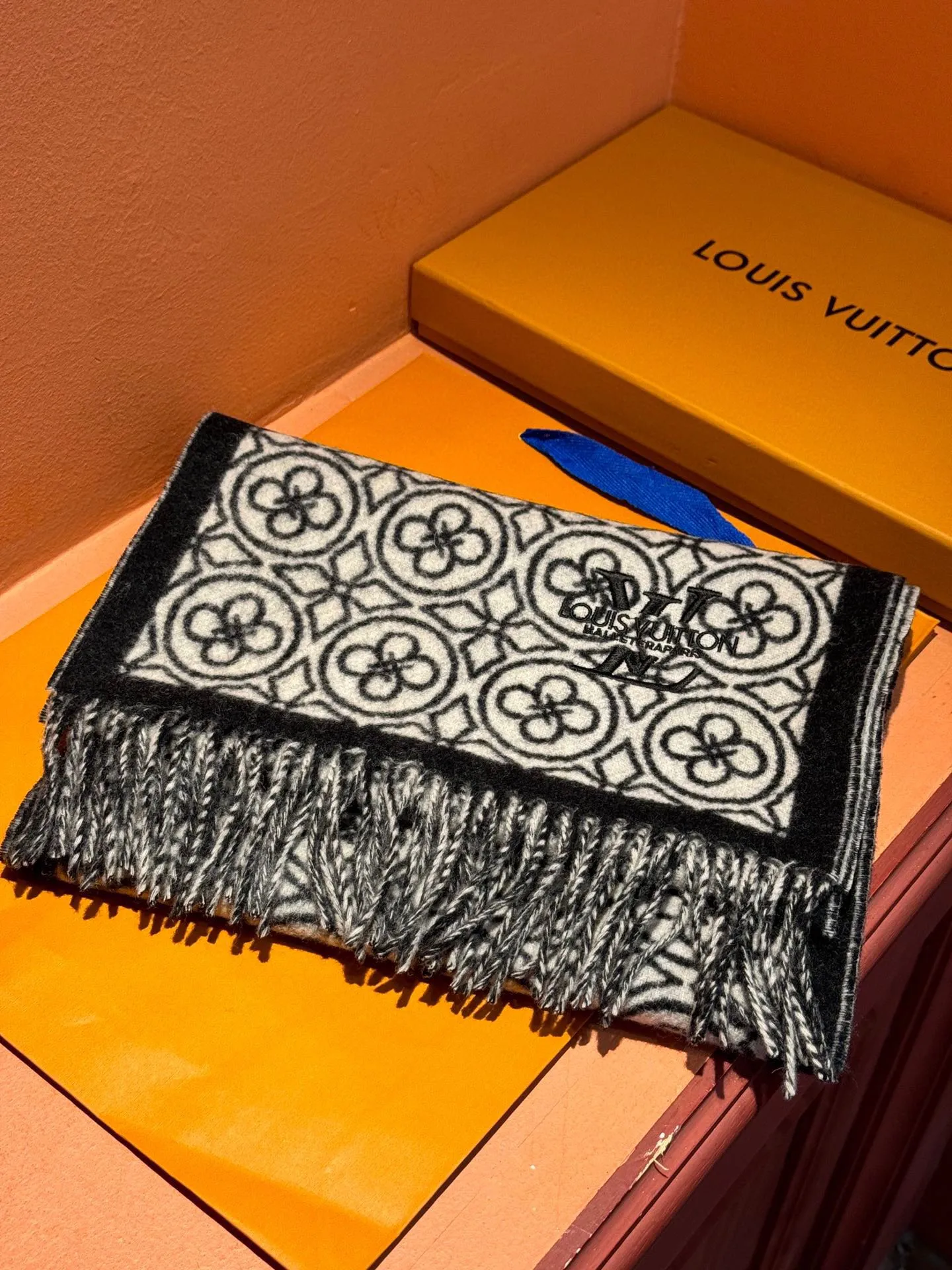 【LV LOUIS VUITTON ルイ·ヴィトン】 スカーフ 30*180cm  241107