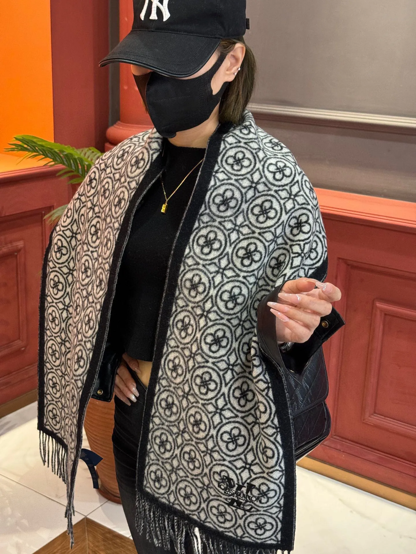 【LV LOUIS VUITTON ルイ·ヴィトン】 スカーフ 30*180cm  241107