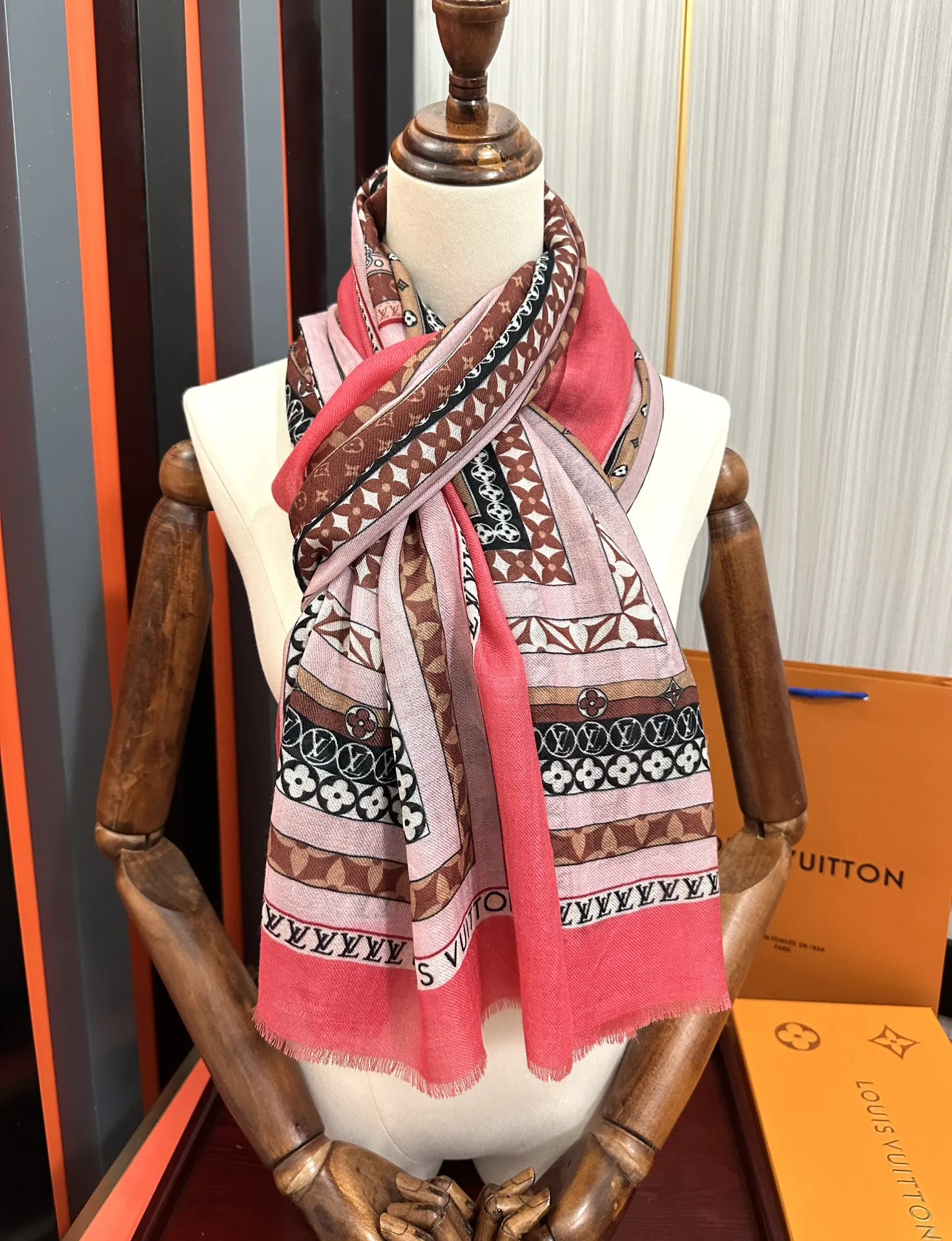 【LV LOUIS VUITTON ルイ·ヴィトン】 スカーフ 100*200cm  241107