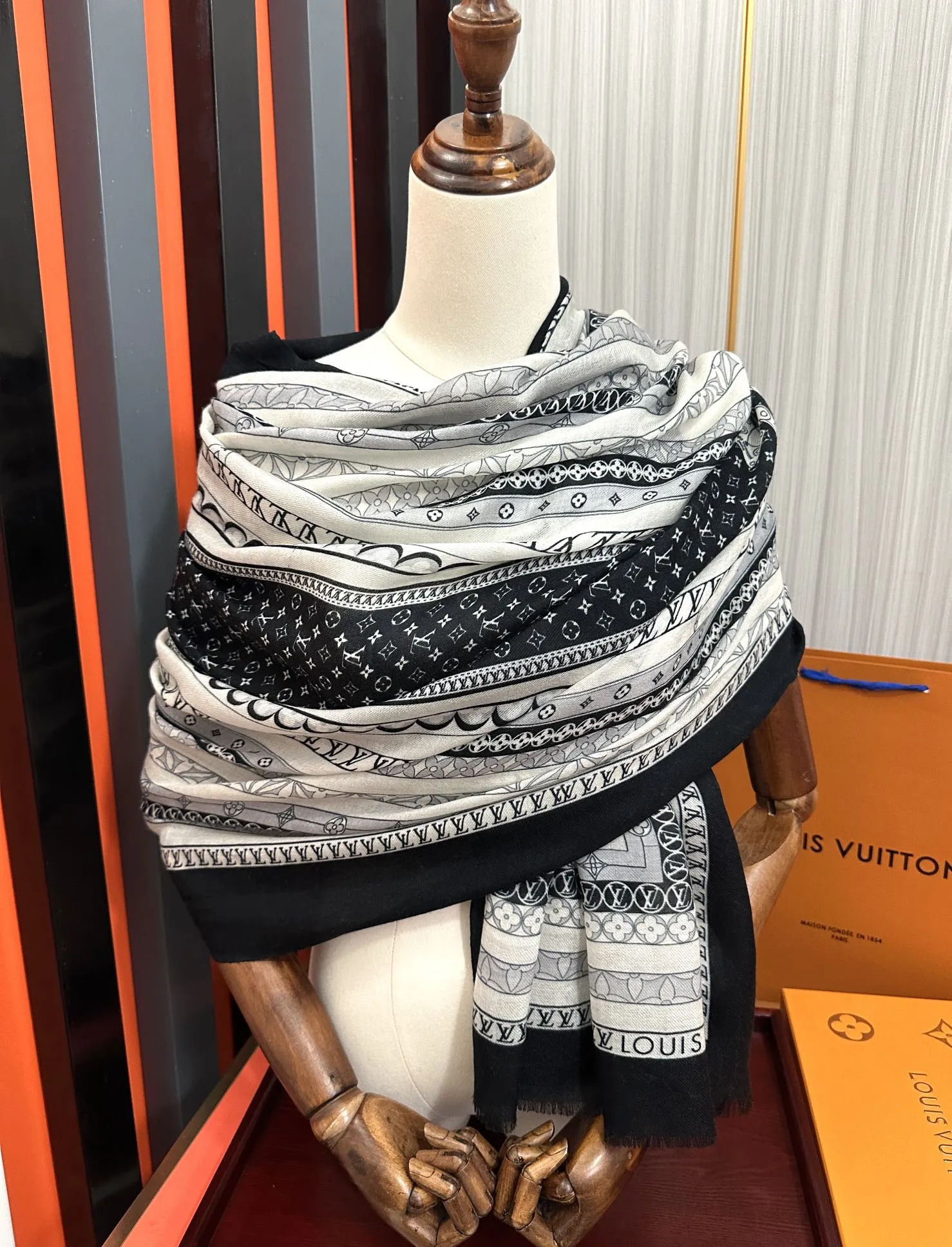 【LV LOUIS VUITTON ルイ·ヴィトン】 スカーフ 100*200cm  241107