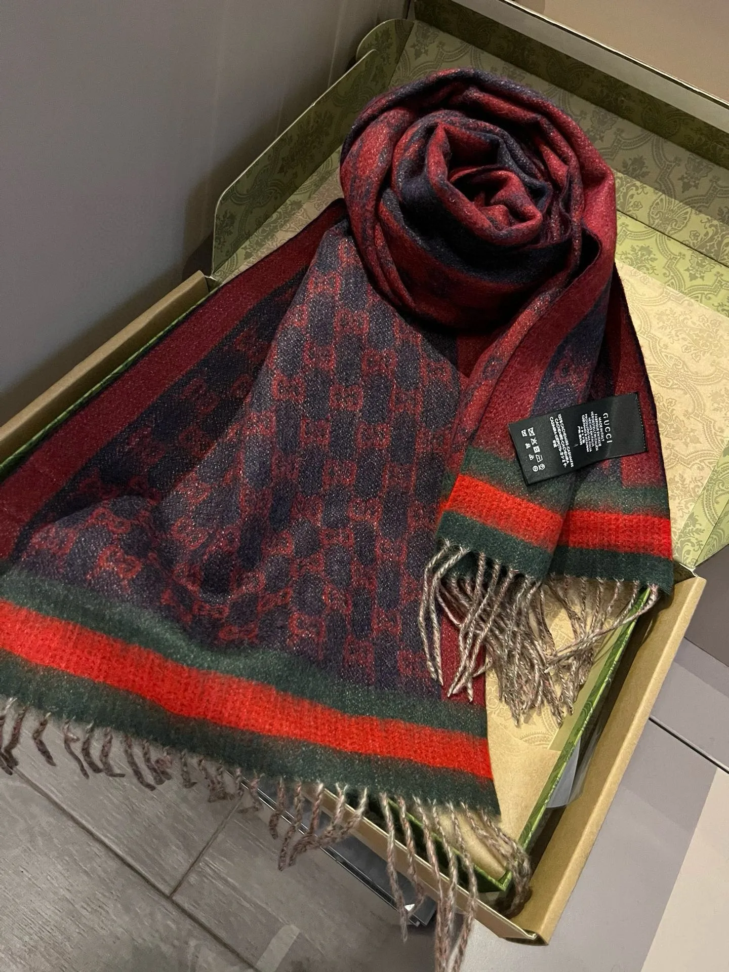 【GUCCI グッチ】スカーフ  32*210CM  241209
