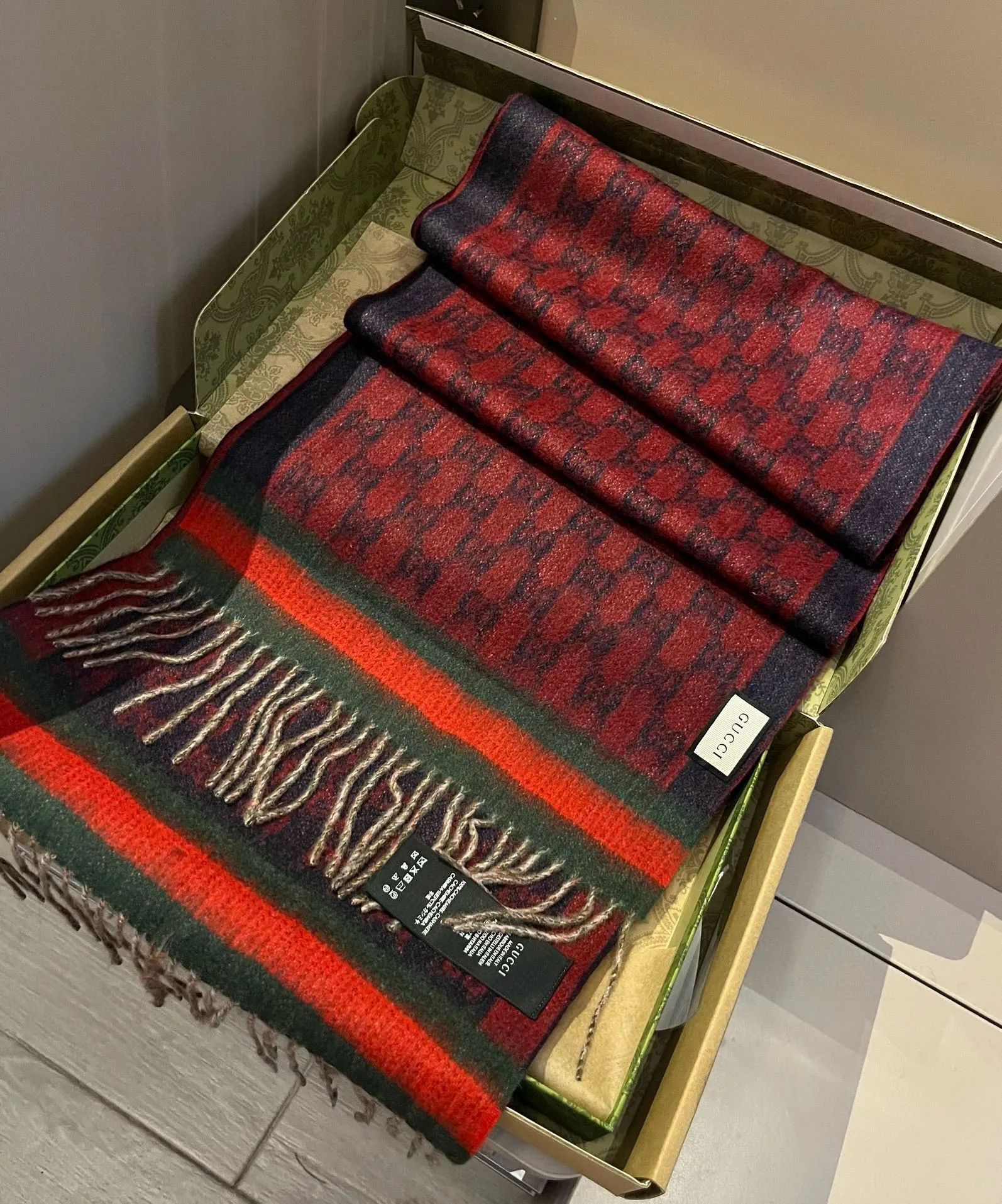【GUCCI グッチ】スカーフ  32*210CM  241209