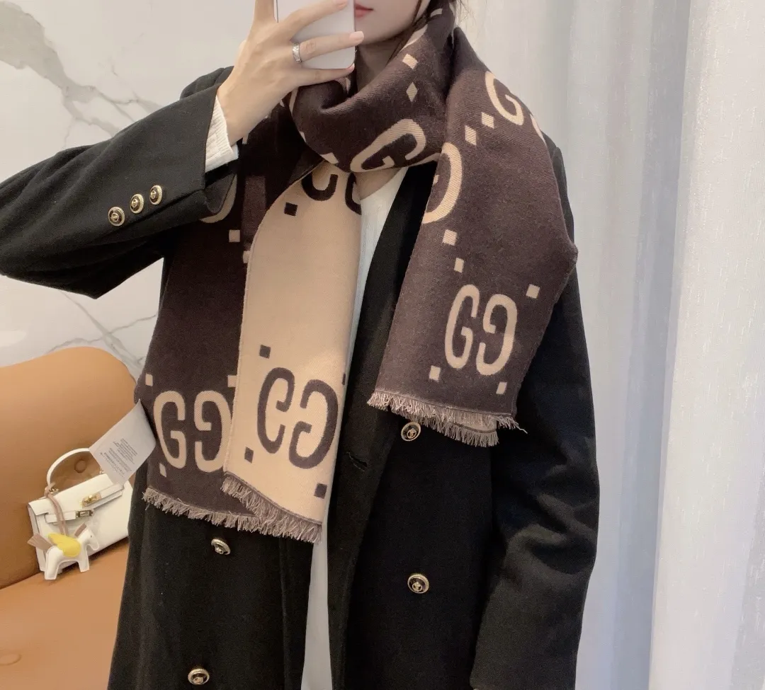 【GUCCI グッチ】スカーフ  30*180CM  241209