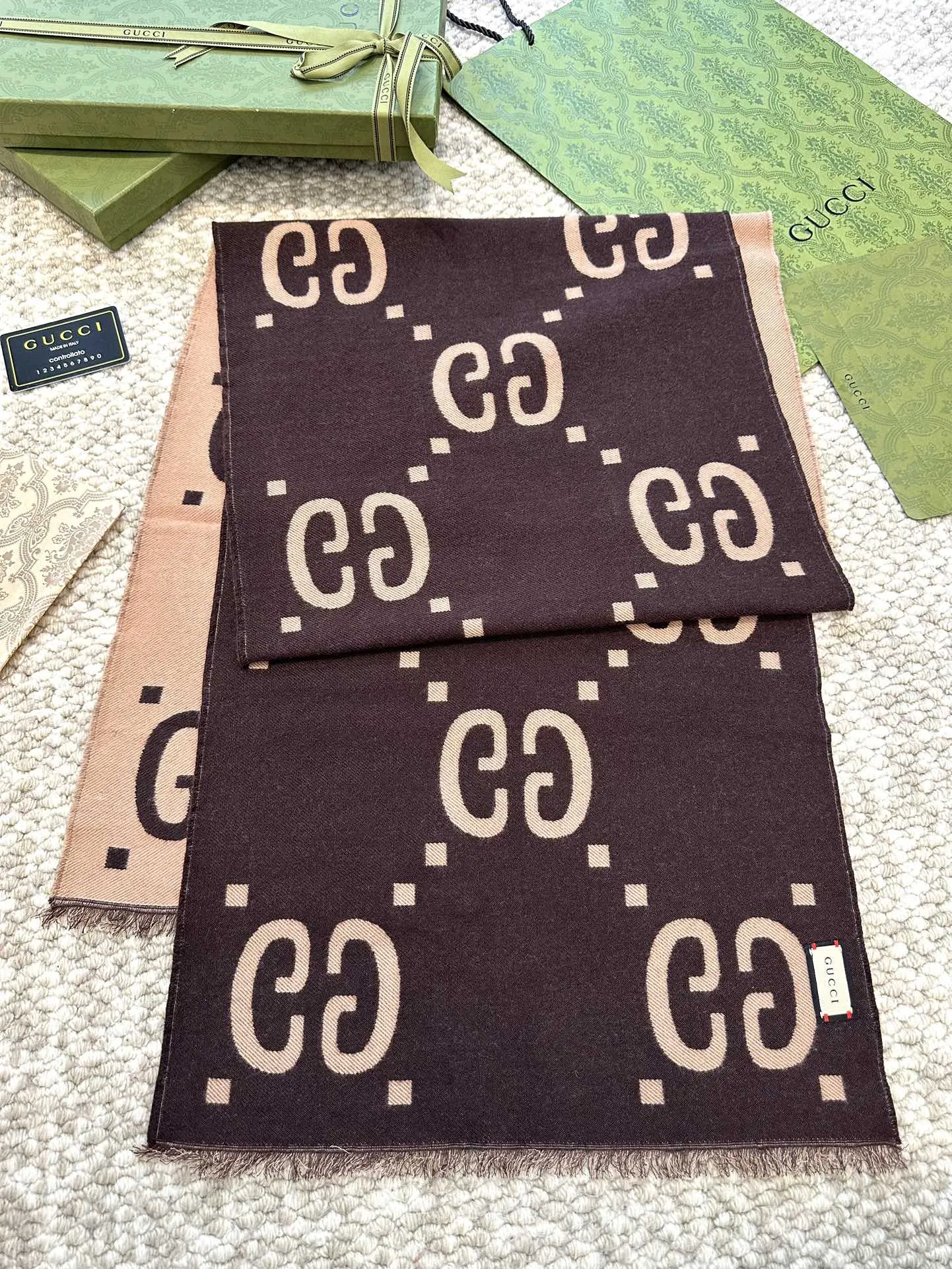 【GUCCI グッチ】スカーフ  30*180CM  241209