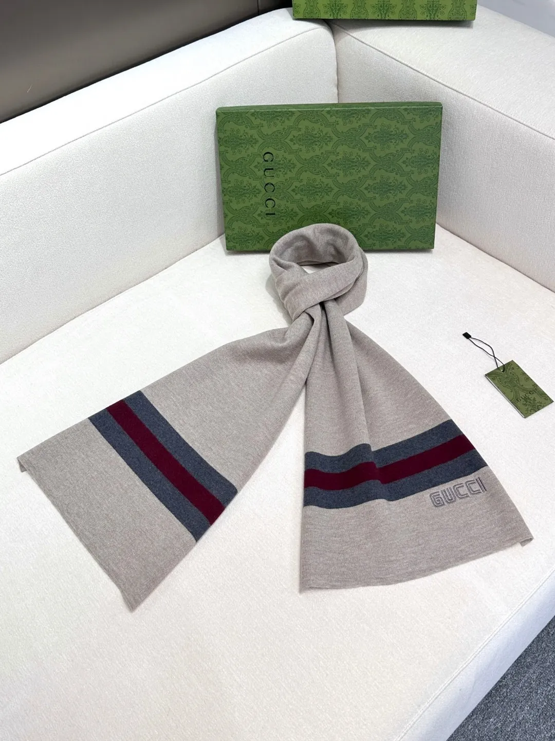 【GUCCI グッチ】スカーフ  32*180CM  241209