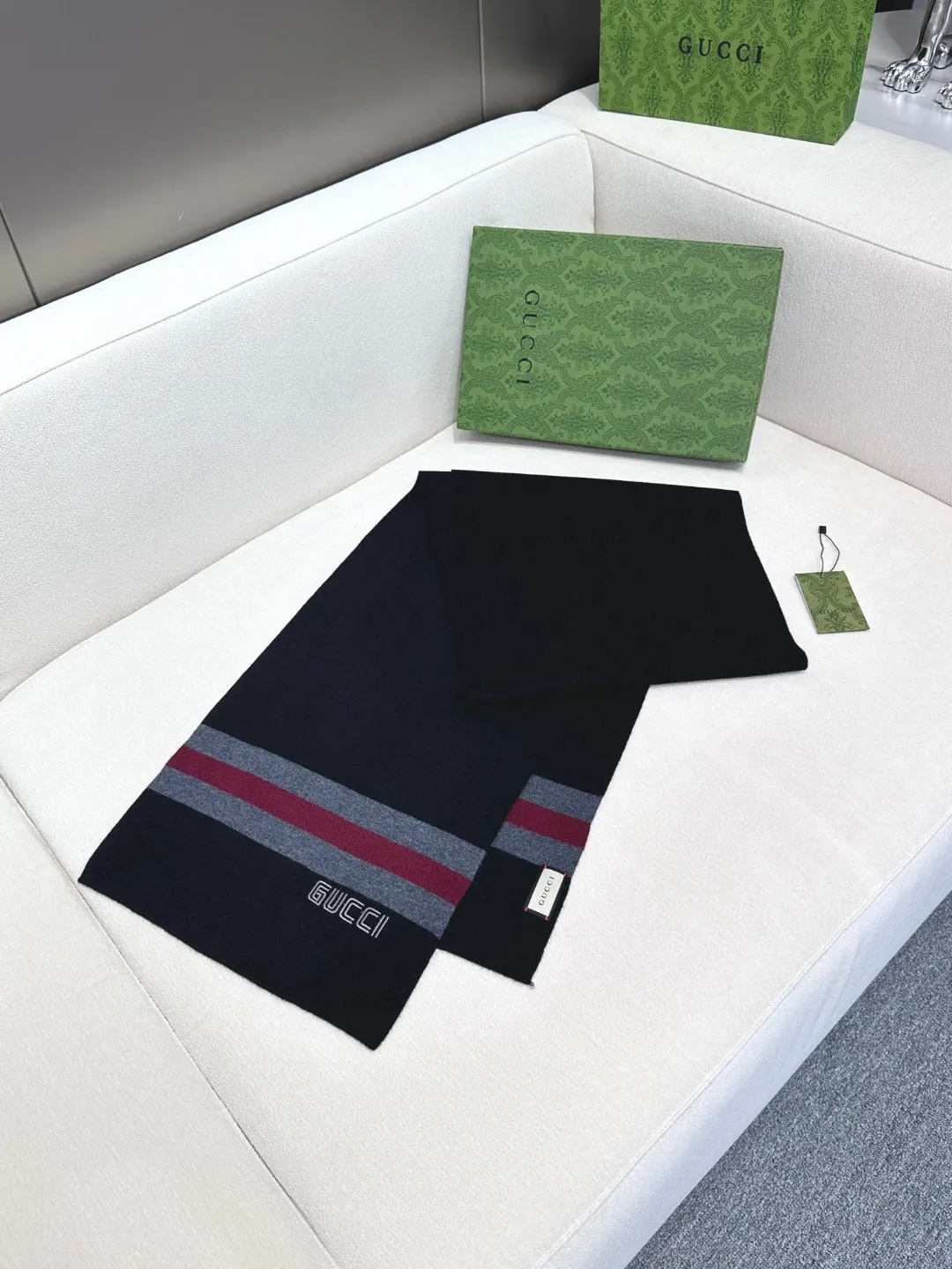 【GUCCI グッチ】スカーフ  32*180CM  241209