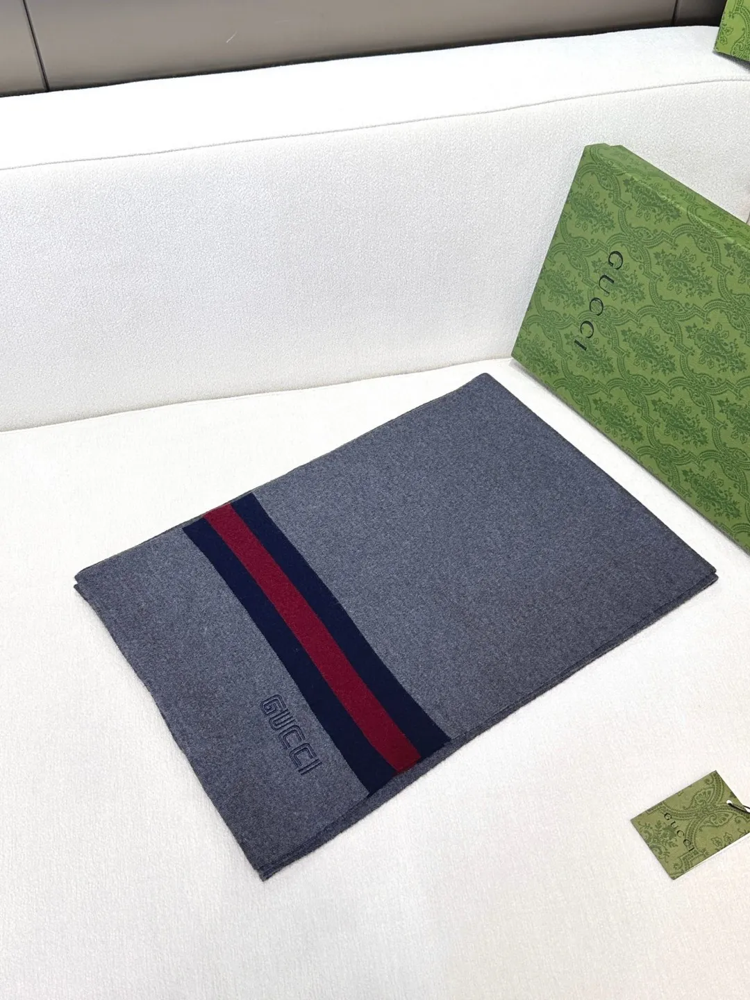 【GUCCI グッチ】スカーフ  32*180CM  241209