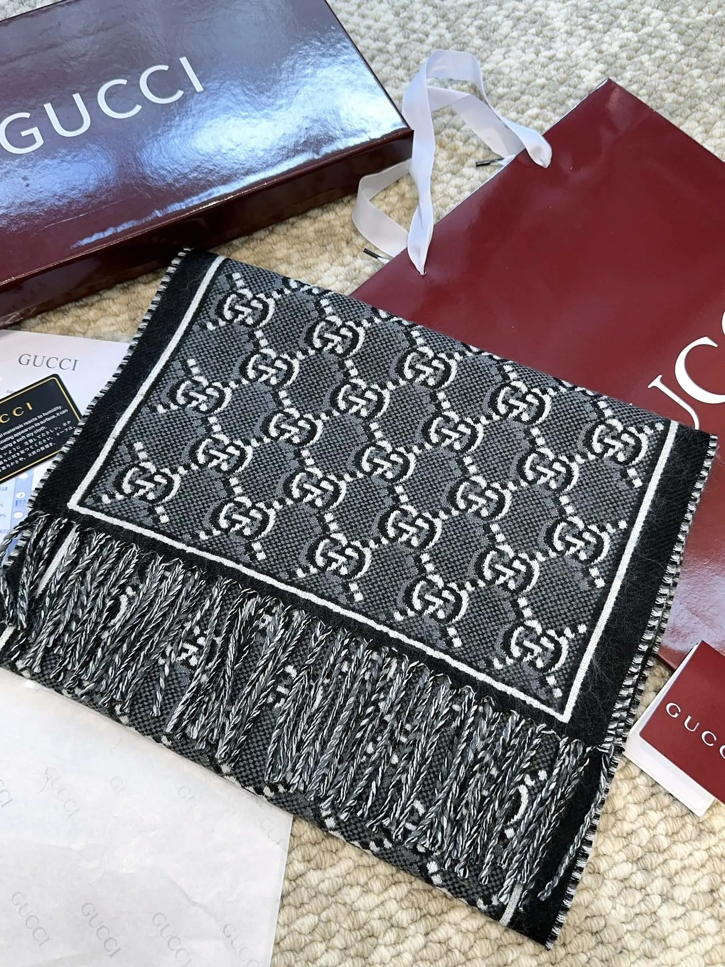 【GUCCI グッチ】スカーフ  33*195CM  241209