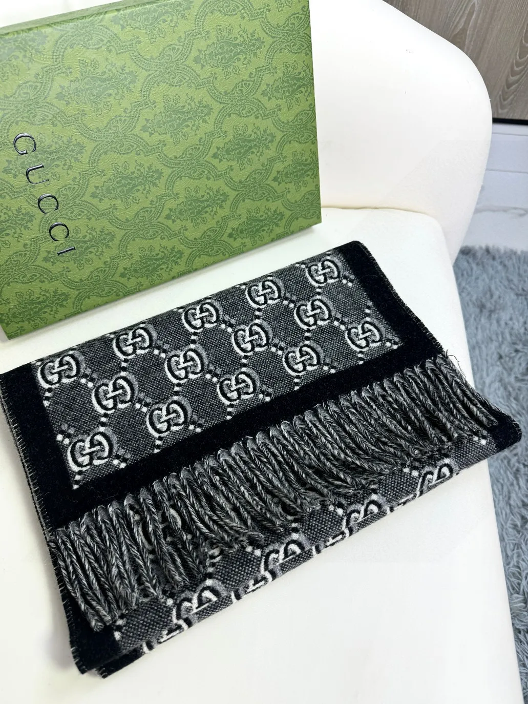 【GUCCI グッチ】スカーフ  180*35CM  241209