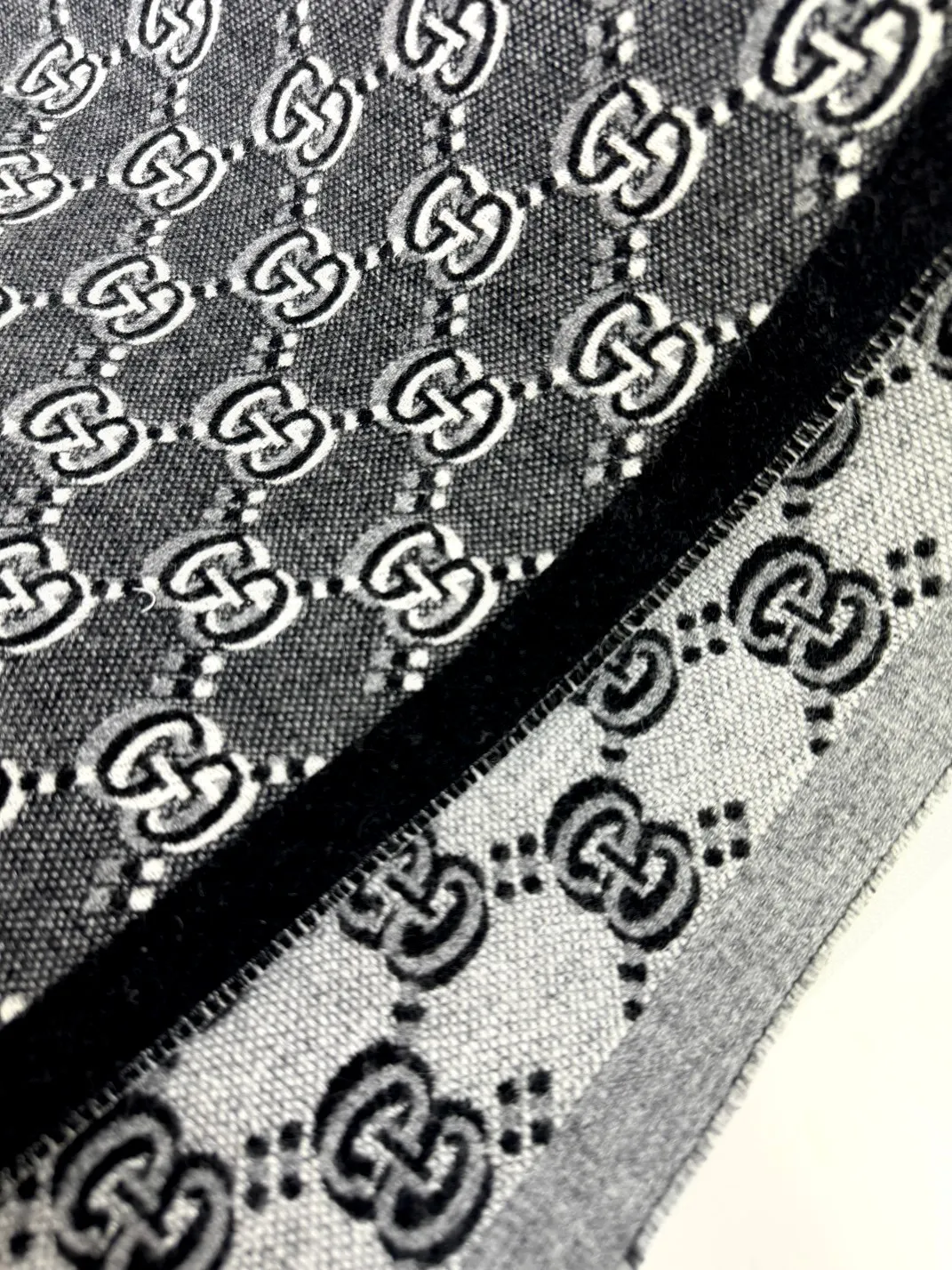 【GUCCI グッチ】スカーフ  180*35CM  241209