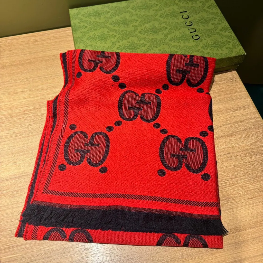 【GUCCI グッチ】スカーフ50*200CM  241108