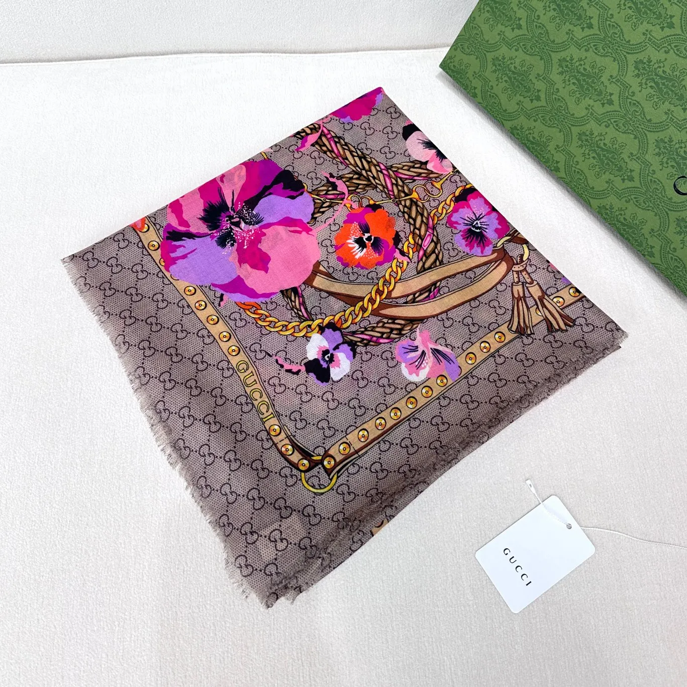 【GUCCI グッチ】スカーフ140*140CM  241108