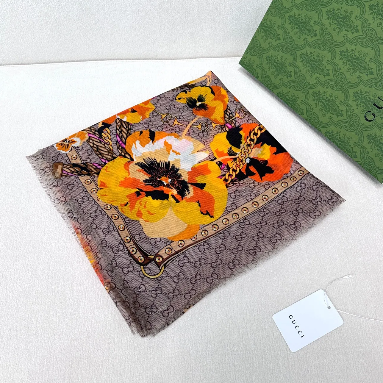【GUCCI グッチ】スカーフ140*140CM  241108