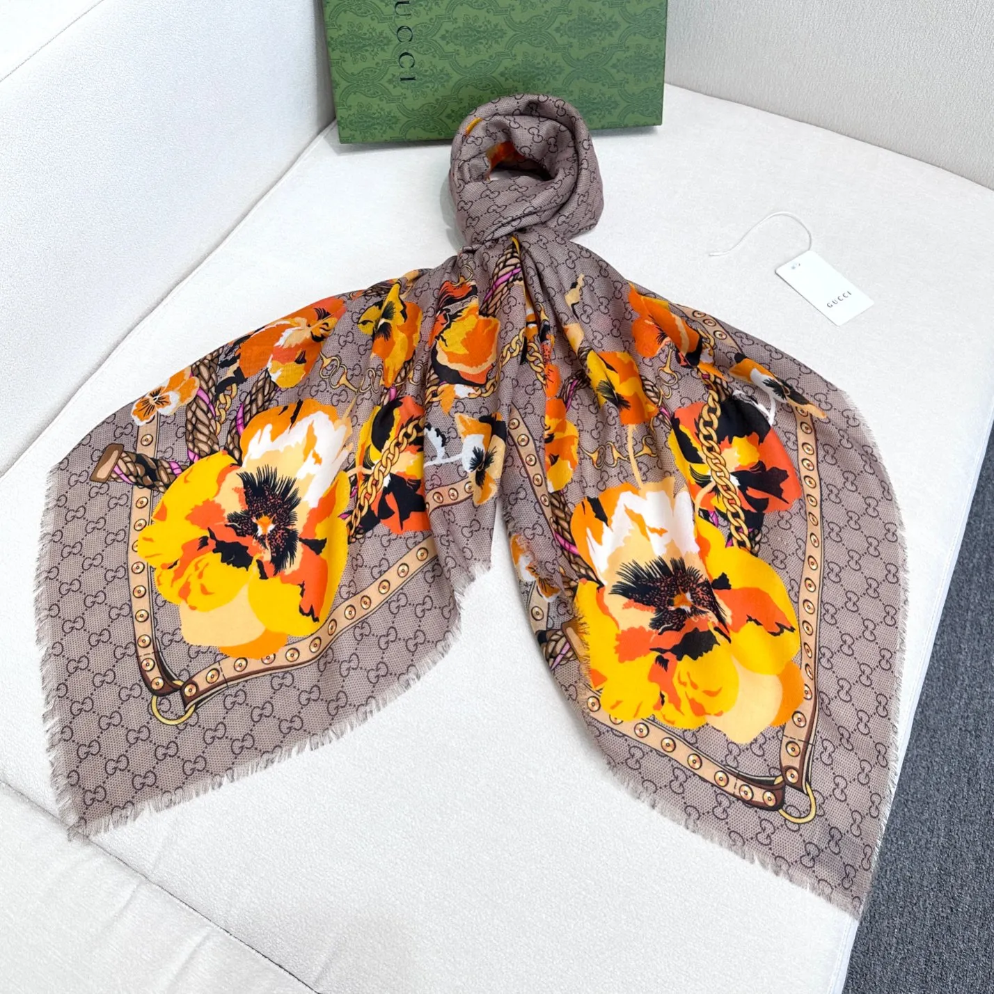 【GUCCI グッチ】スカーフ140*140CM  241108