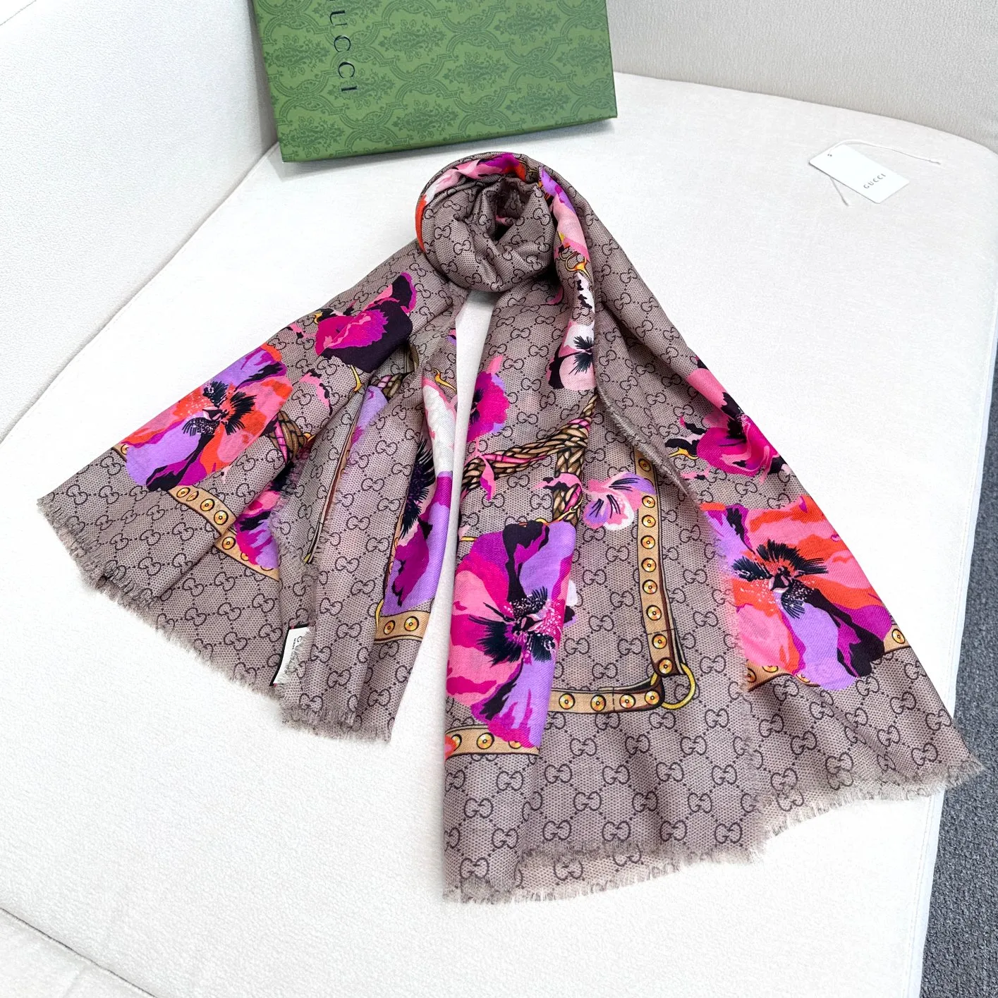 【GUCCI グッチ】スカーフ140*140CM  241108