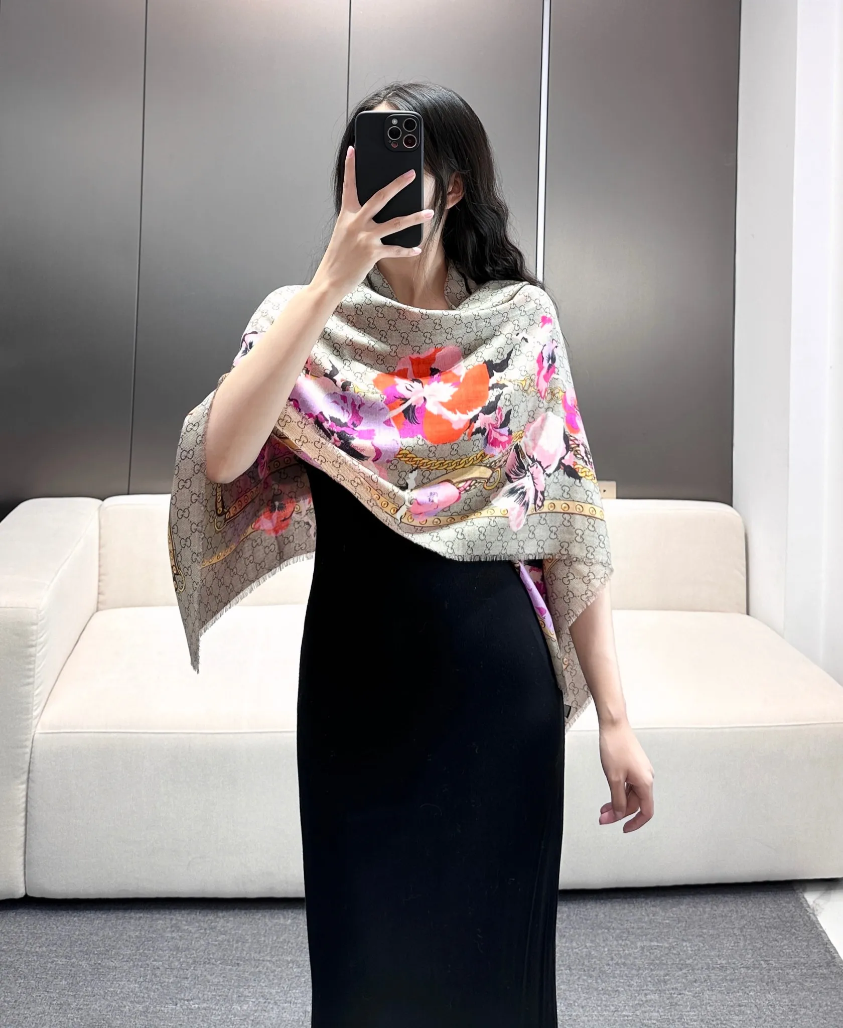 【GUCCI グッチ】スカーフ140*140CM  241108