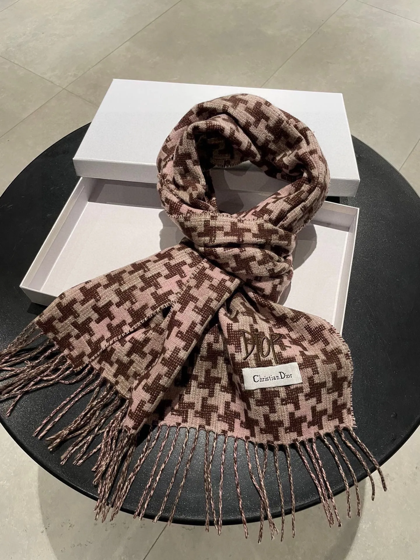 【DIOR  ディオール 】スカーフ  70*200cm  241210