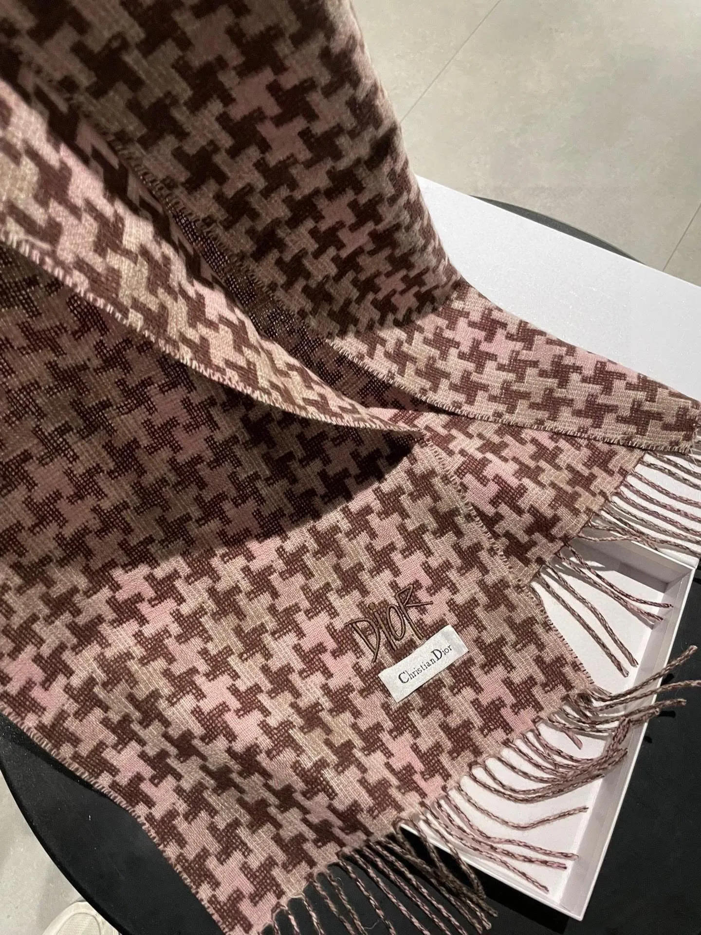 【DIOR  ディオール 】スカーフ  70*200cm  241210