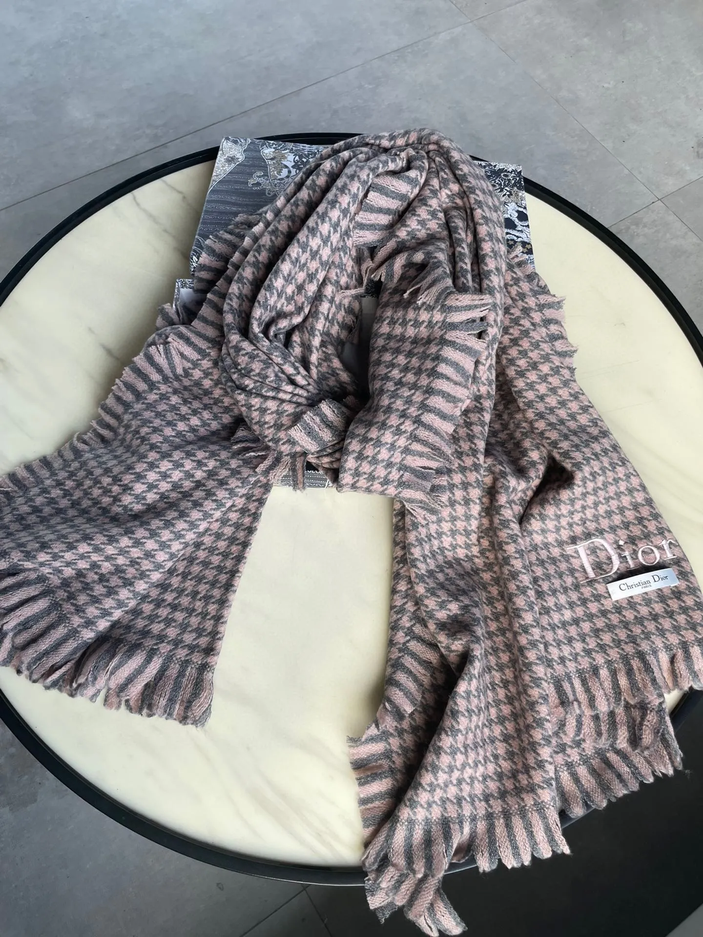 【DIOR  ディオール 】スカーフ  70*200cm  241210