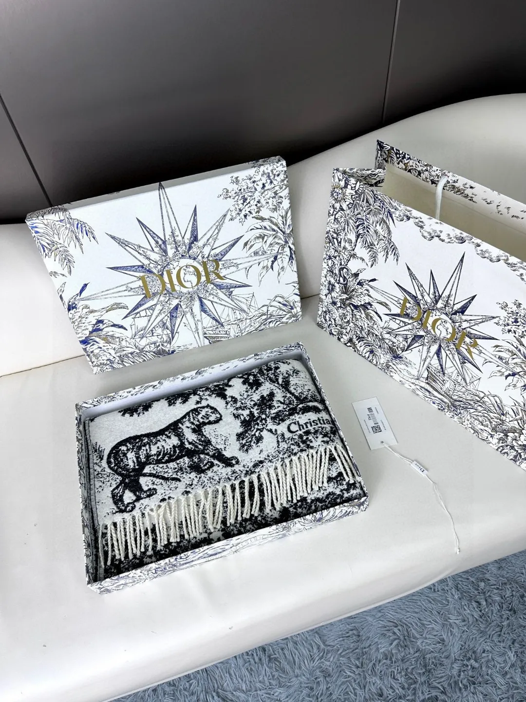 【DIOR  ディオール 】スカーフ  70*200cm  241210
