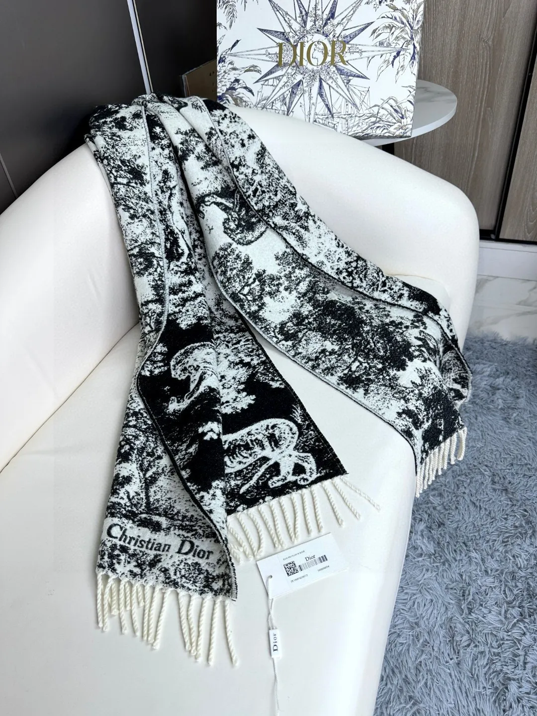 【DIOR  ディオール 】スカーフ  70*200cm  241210