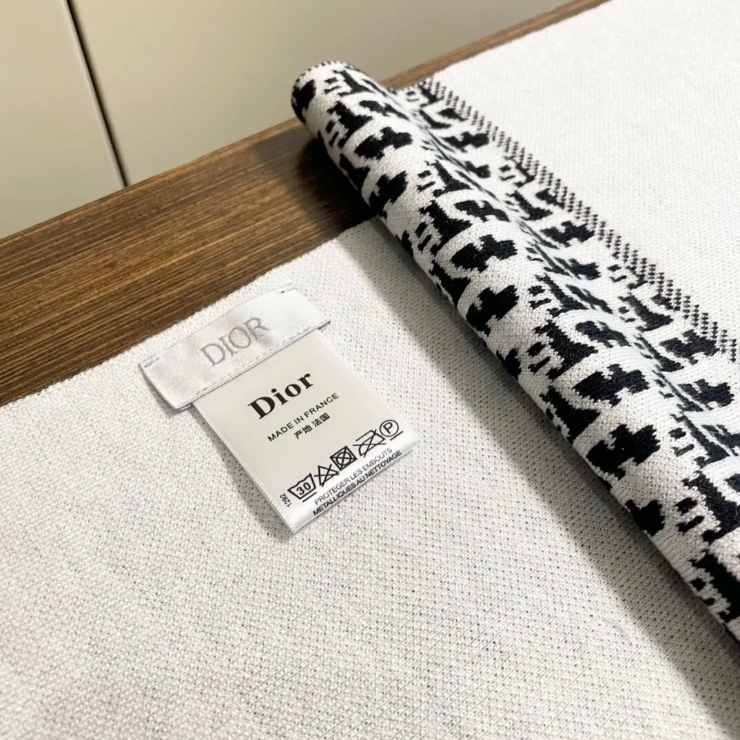【DIOR  ディオール 】スカーフ  32*180cm  241210