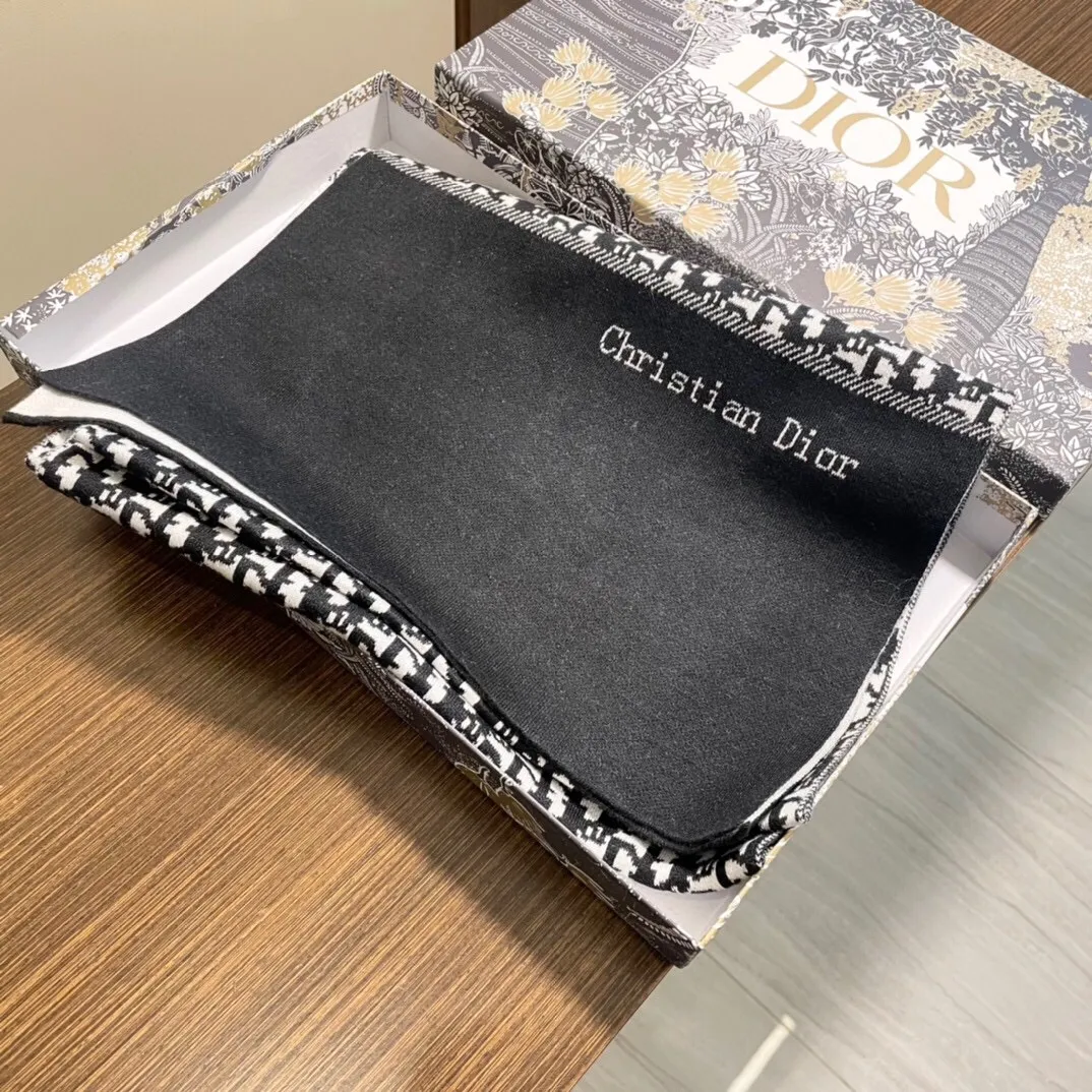 【DIOR  ディオール 】スカーフ  32*180cm  241210