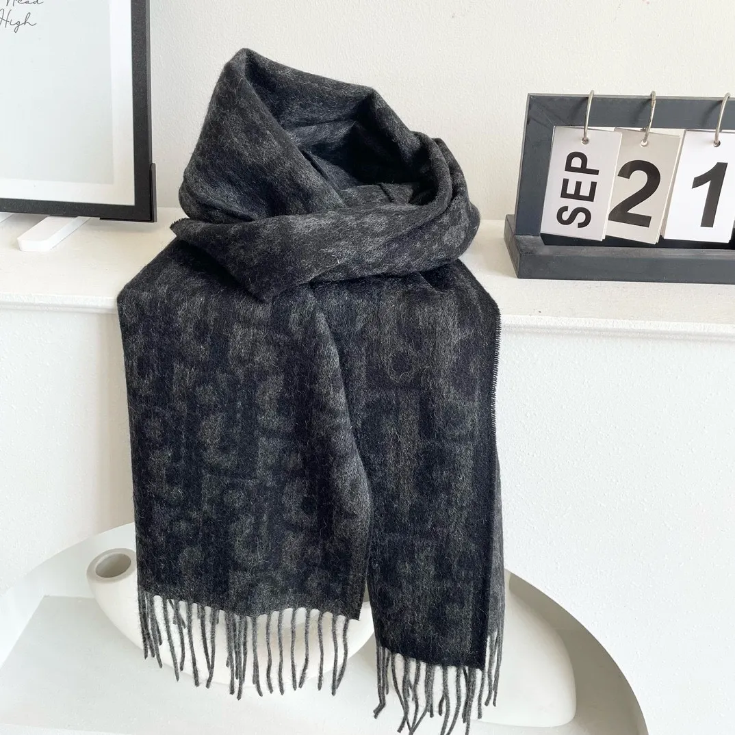 【DIOR  ディオール 】スカーフ  32*180cm  241210