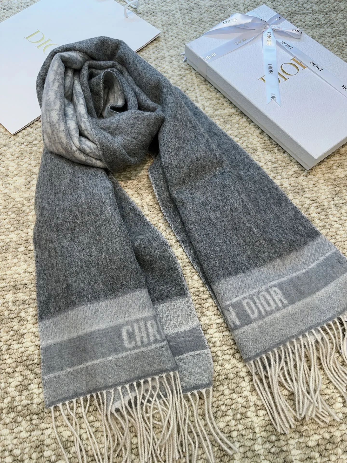 【DIOR  ディオール 】スカーフ  32*180cm  241210