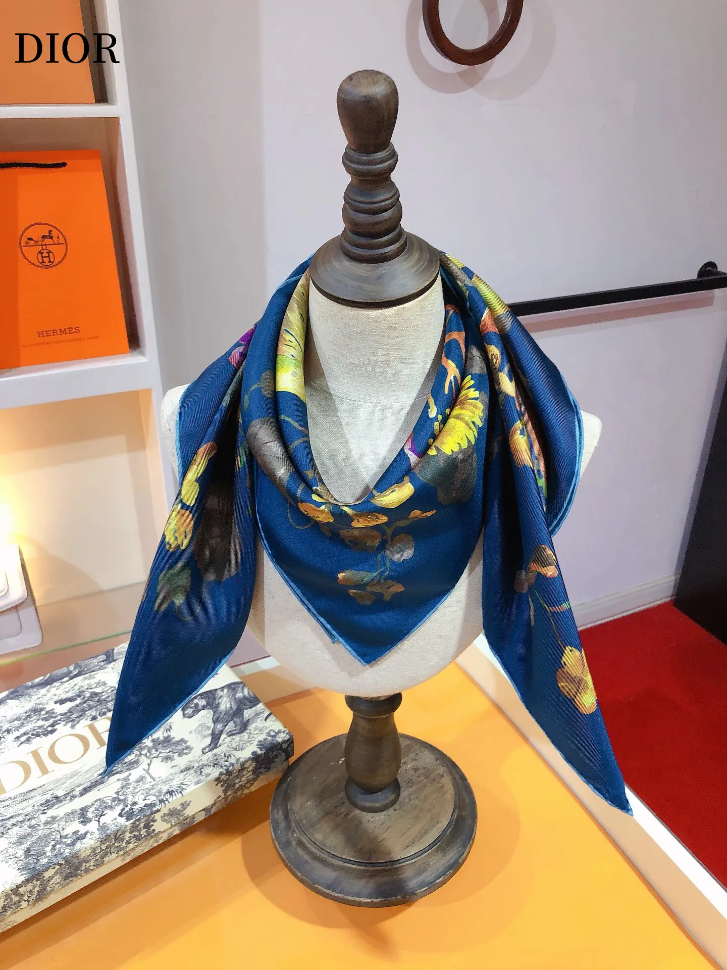【DIOR  ディオール 】スカーフ90*90cm  241108