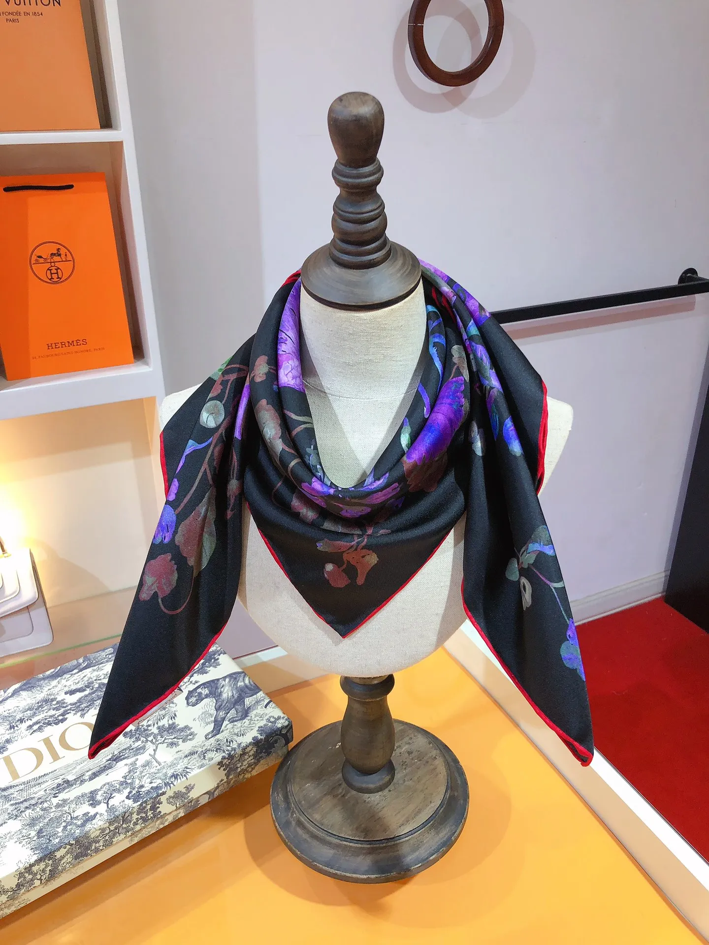 【DIOR  ディオール 】スカーフ90*90cm  241108