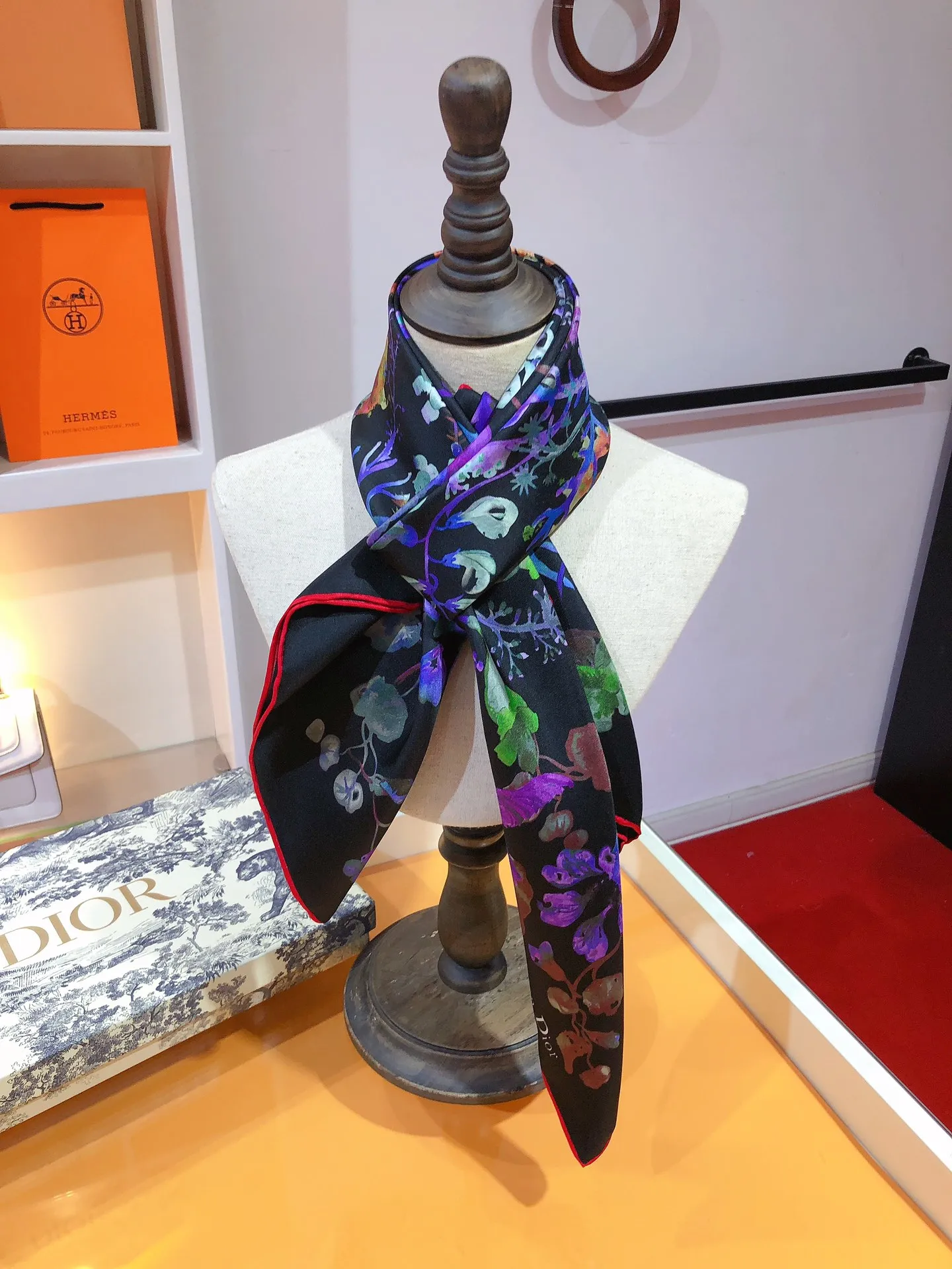 【DIOR  ディオール 】スカーフ90*90cm  241108