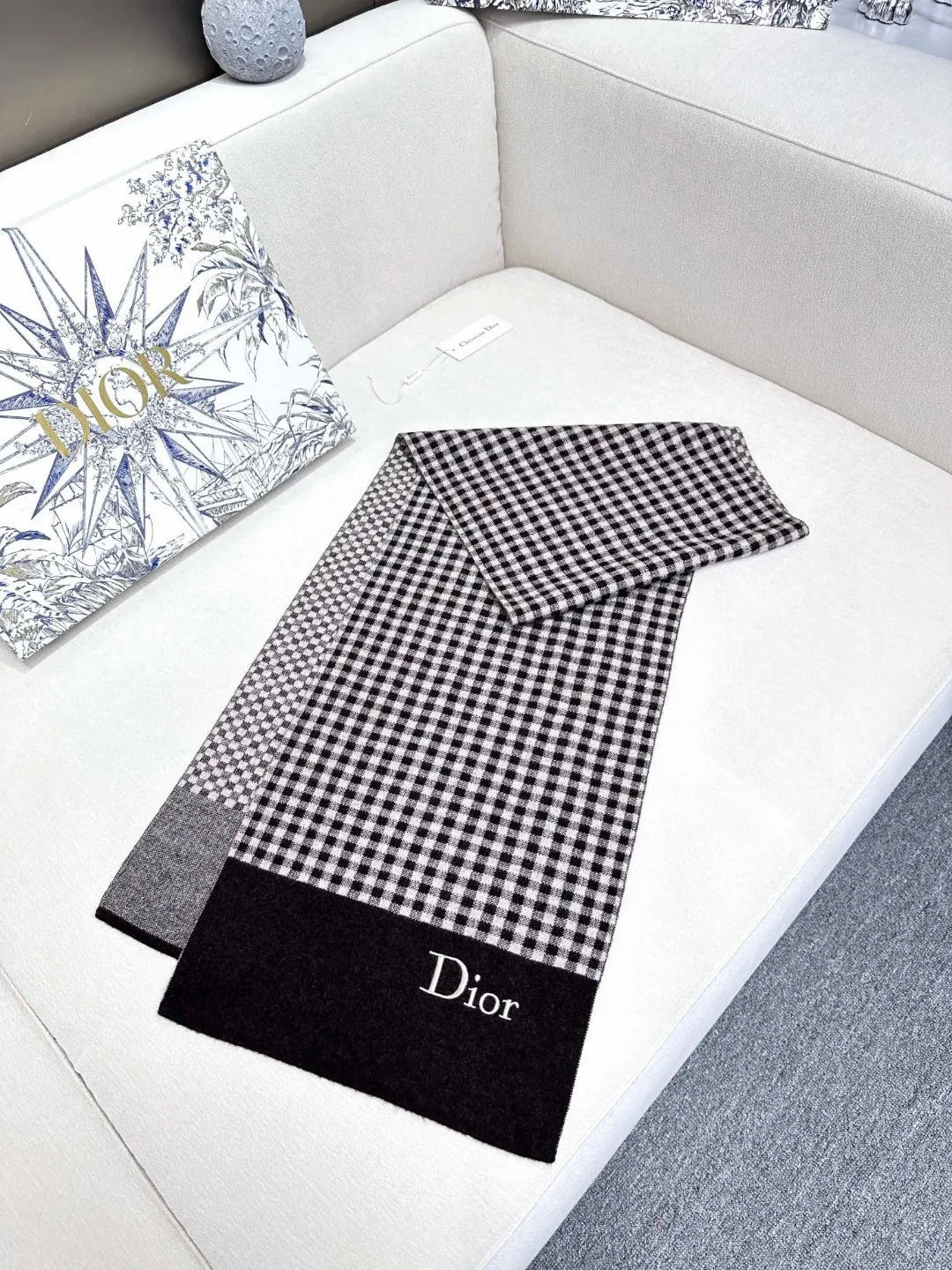 【DIOR  ディオール 】スカーフ32*180cm  241108