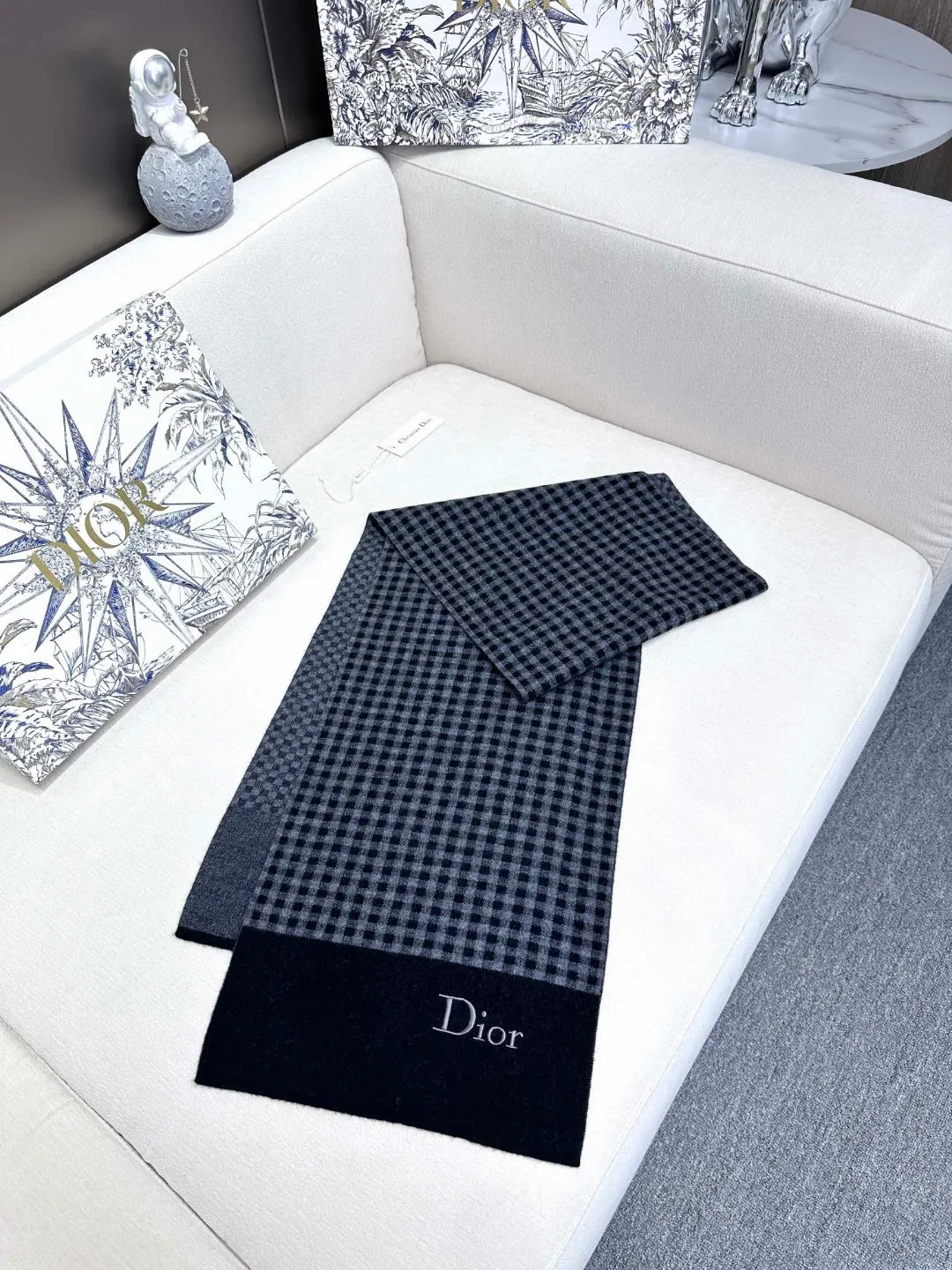 【DIOR  ディオール 】スカーフ32*180cm  241108
