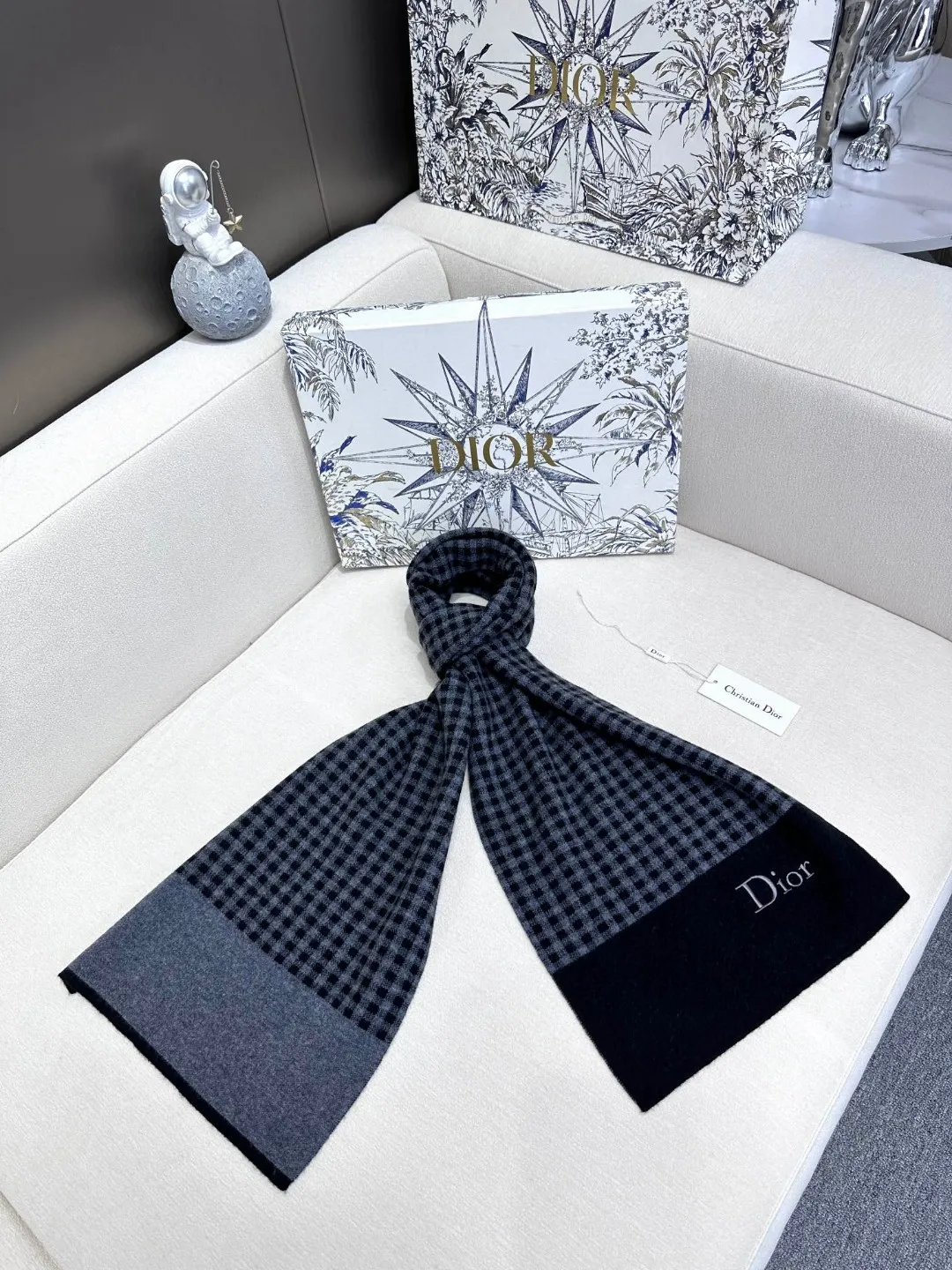 【DIOR  ディオール 】スカーフ32*180cm  241108