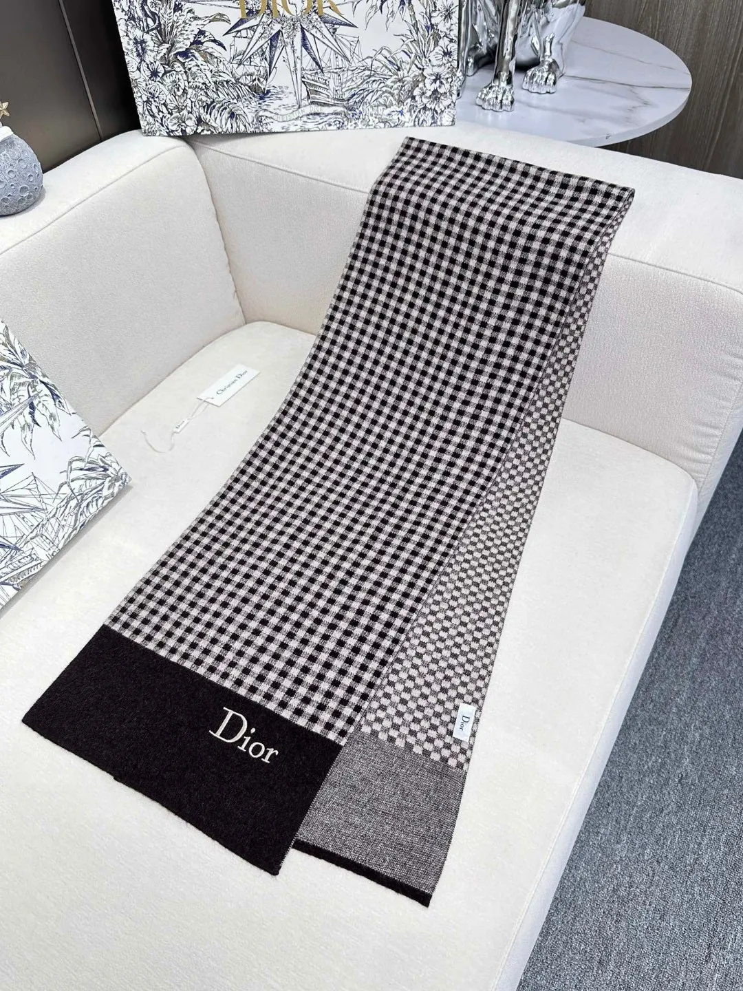 【DIOR  ディオール 】スカーフ32*180cm  241108