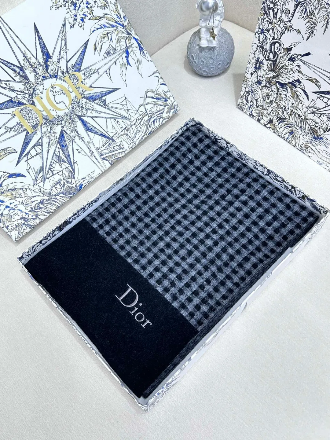 【DIOR  ディオール 】スカーフ32*180cm  241108