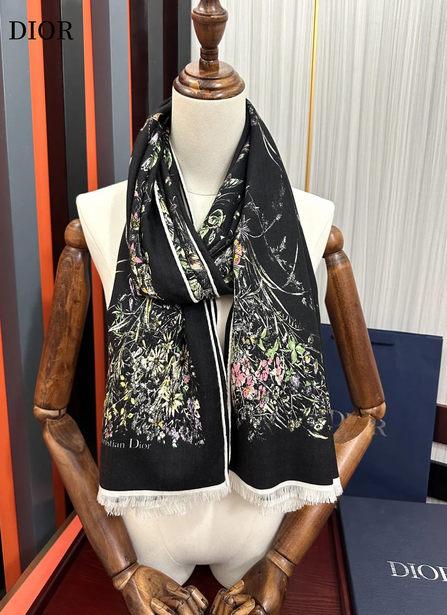 【DIOR  ディオール 】スカーフ 65*185 cm  241108